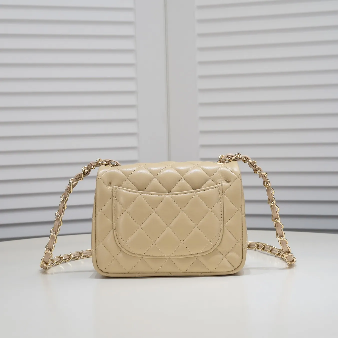 💰310￥Apricot Chanel🔺🚴🏼💸Choose high-quality sheepskin🌺Original split version to create one to one 💯The hand feel is first-class, 🌲The camera-shaped inspired design fully embodies perfection! [Qiang] [Qiang] Integrates art and practicality, [Ladybug] Gorgeous and low-key plump 💯📨📨Classic is irresistible, ♒ You have to receive it to understand ✈✈🍭🍭Insist on high quality and low price🐟🐟, model number: 1115, size: 17.5*13*5 cm