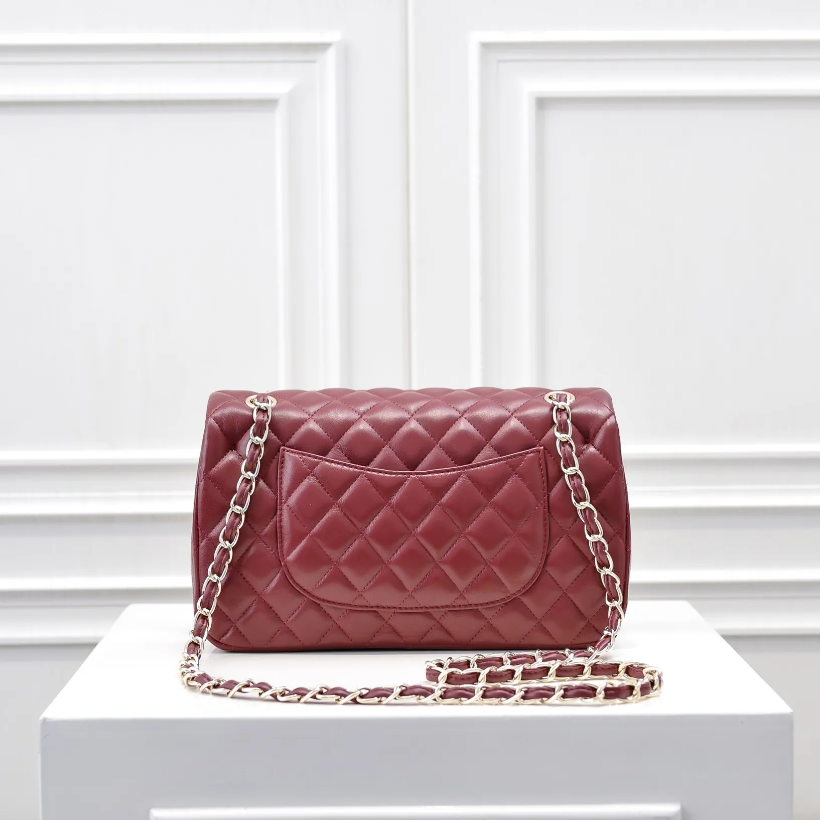 💰420￥Chanel🔥Exclusive quality real shot shipment✈️Official website updated simultaneously👑Chanel sheep pattern classic style with original hardware, summer style is coming💋CHANEL ‼ ️Crossbody bag, sheepskin with red lining🌸‼ ️ 🙈Fashion new favorite🙈 Size: 25.5*16*6.5. Style number: 1112 sheepskin