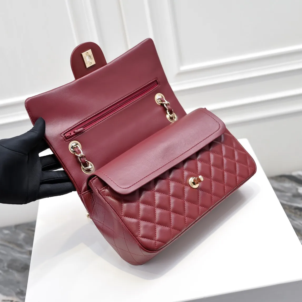💰420￥Chanel🔥Exclusive quality real shot shipment✈️Official website updated simultaneously👑Chanel sheep pattern classic style with original hardware, summer style is coming💋CHANEL ‼ ️Crossbody bag, sheepskin with red lining🌸‼ ️ 🙈Fashion new favorite🙈 Size: 25.5*16*6.5. Style number: 1112 sheepskin