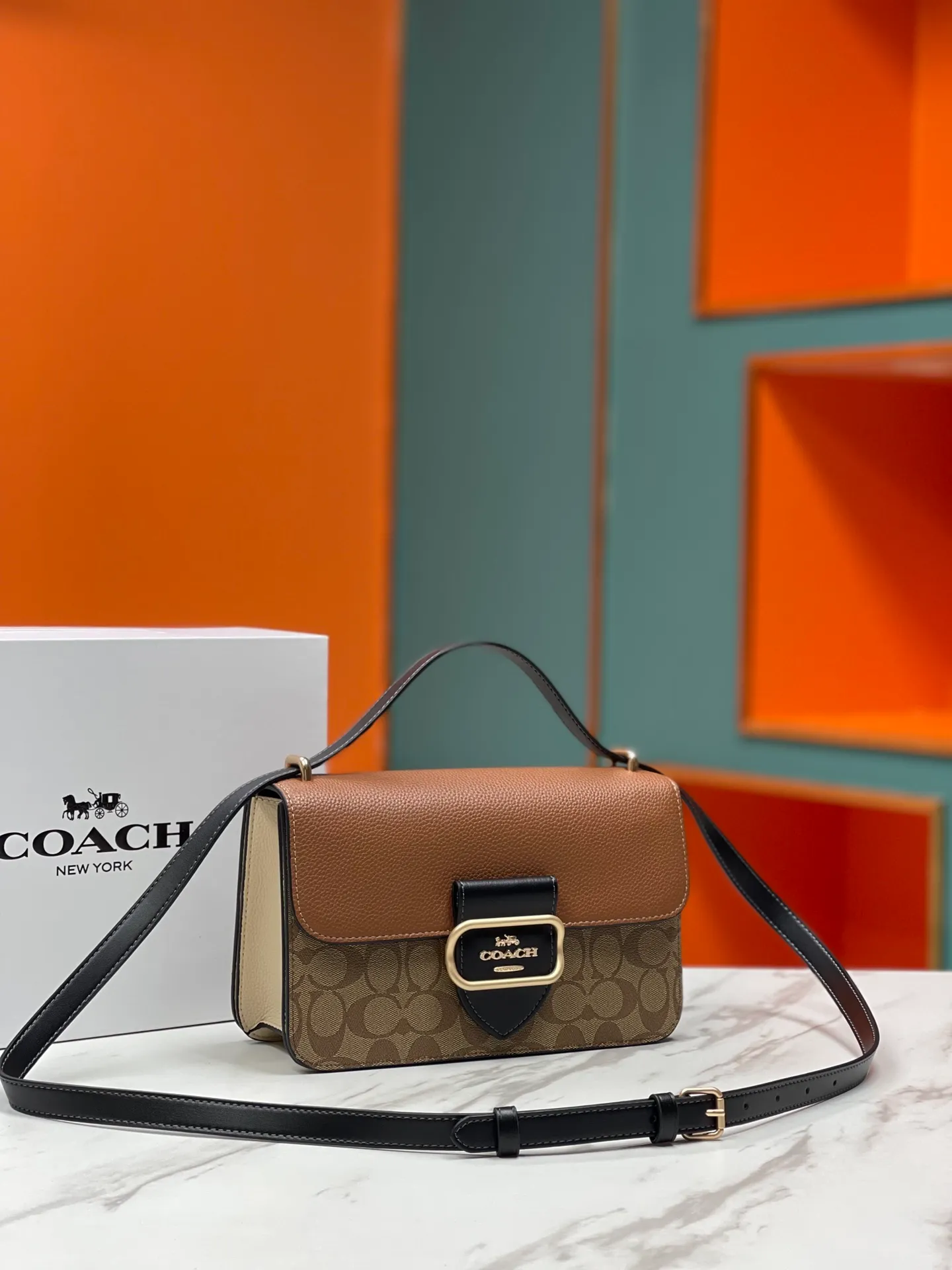 Top original order, batch 470💰coach/Coach's new model CM713 Morgan series is here. It is a must-have for gift giving. It is exquisite, compact and playful. It is wear-resistant and scratch-resistant. The built-in compartment can accommodate a variety of personal belongings. Girls don't have to worry about their belongings when going out. The shoulder strap can be adjusted diagonally or on one shoulder. Super practical. Size 25X16X7.5