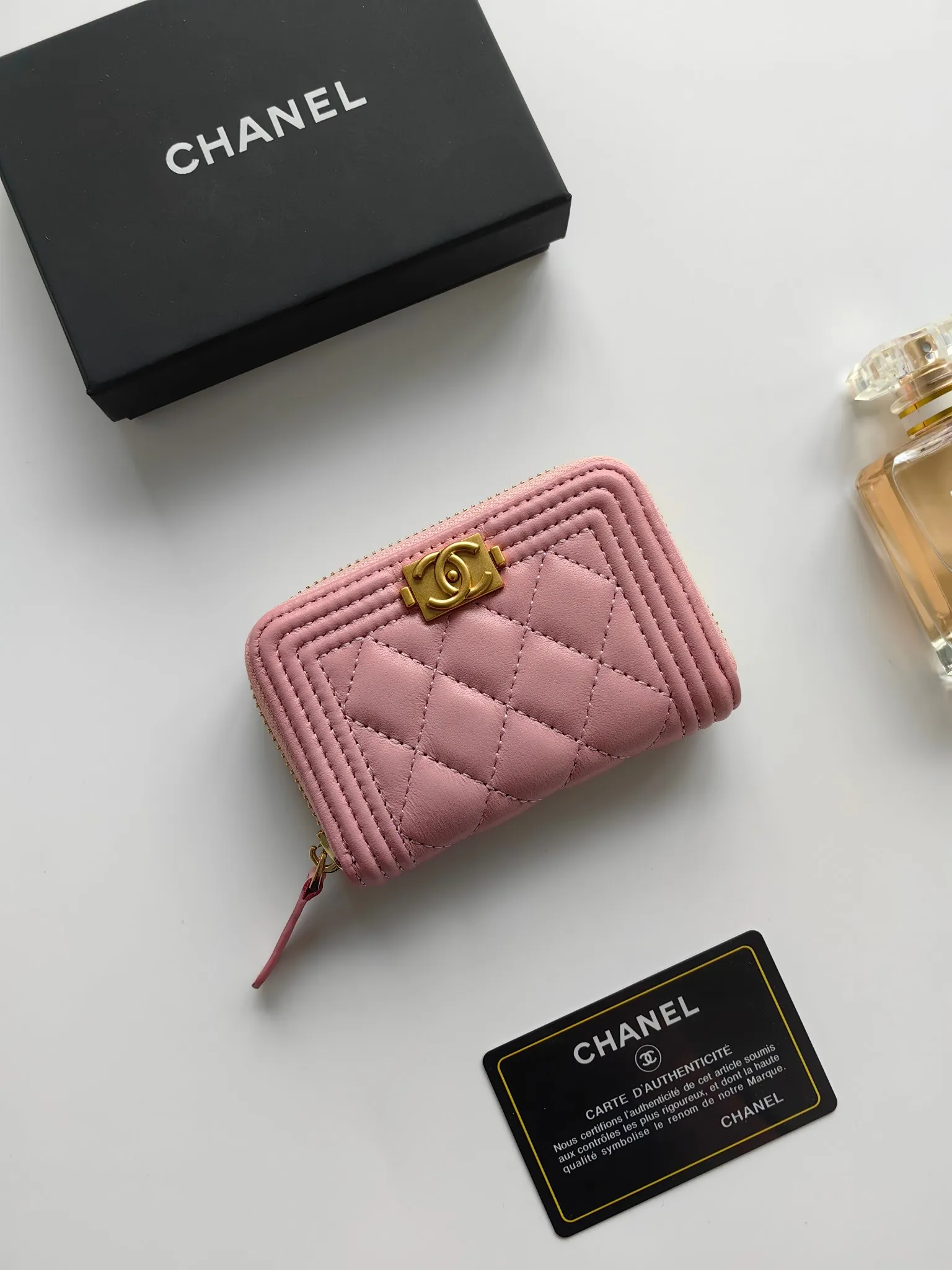 ￥120 Chanel card holder❤Coin purse️❤️Full leather inside and outside. Counter style. Impeccable workmanship details. Adhere to high quality. Style number: A84433 Size: 11.5x8cm