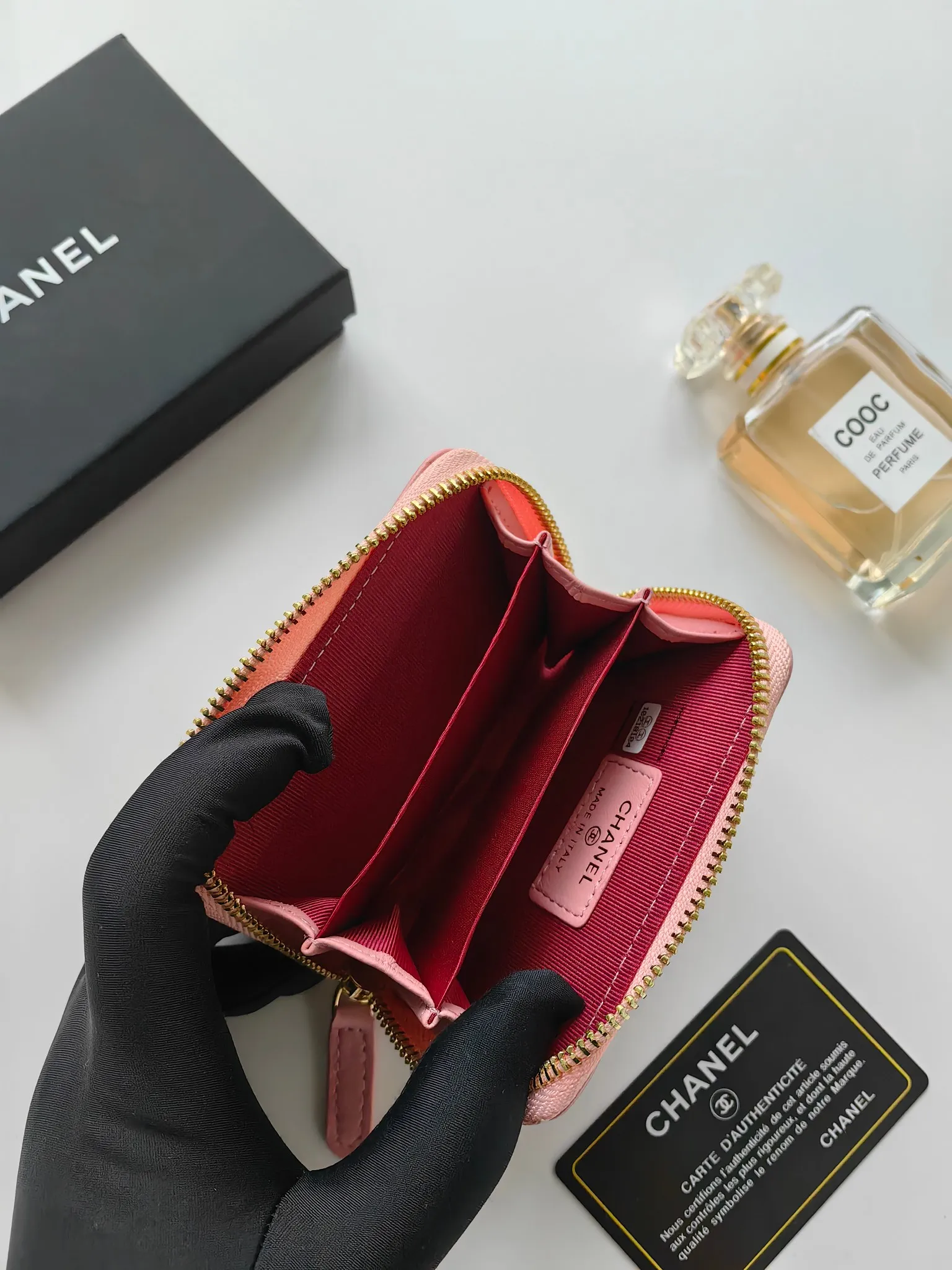 ￥120 Chanel card holder❤Coin purse️❤️Full leather inside and outside. Counter style. Impeccable workmanship details. Adhere to high quality. Style number: A84433 Size: 11.5x8cm