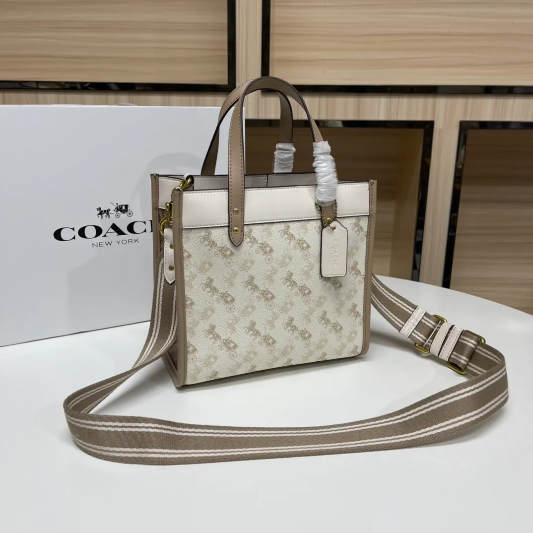 Batch 440💰coach/Coach new model C3866. Horse-drawn carriage color 💗 The all-time favorite Tote 22 new color pvc is super versatile regardless of color, size or style, size: 22*21*12 cm.
