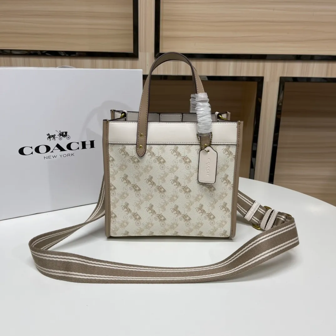 Batch 440💰coach/Coach new model C3866. Horse-drawn carriage color 💗 The all-time favorite Tote 22 new color pvc is super versatile regardless of color, size or style, size: 22*21*12 cm.