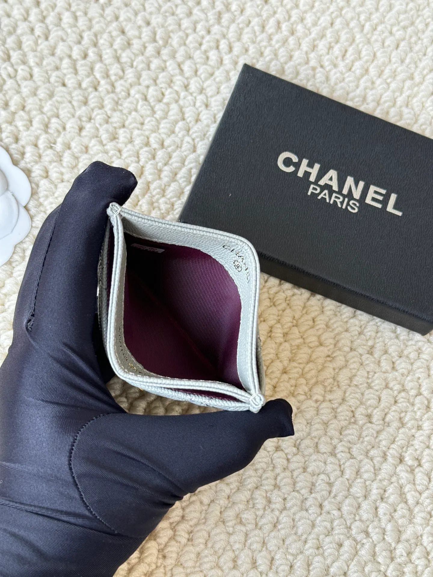 💰100 chanel model: 3188 22k embossed lgo large double C hardware, official website 2023 latest 🆕card holder, caviar medium ball grain cowhide, anti-scratch, super glossy, 3 card slots each put a card, you can also put a card + a few coins in the middle Size: 10cm