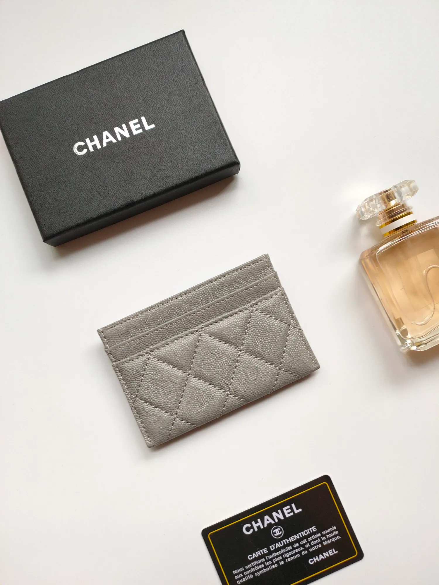 💰110💰Model 3188 CHANEL 22k embossed lgo large double C hardware, official website latest in 2023🆕card holder, caviar medium ball grain cowhide, anti-scratch, super glossy, 3 card slots each put a card, you can also put a card + a few coins in the middle