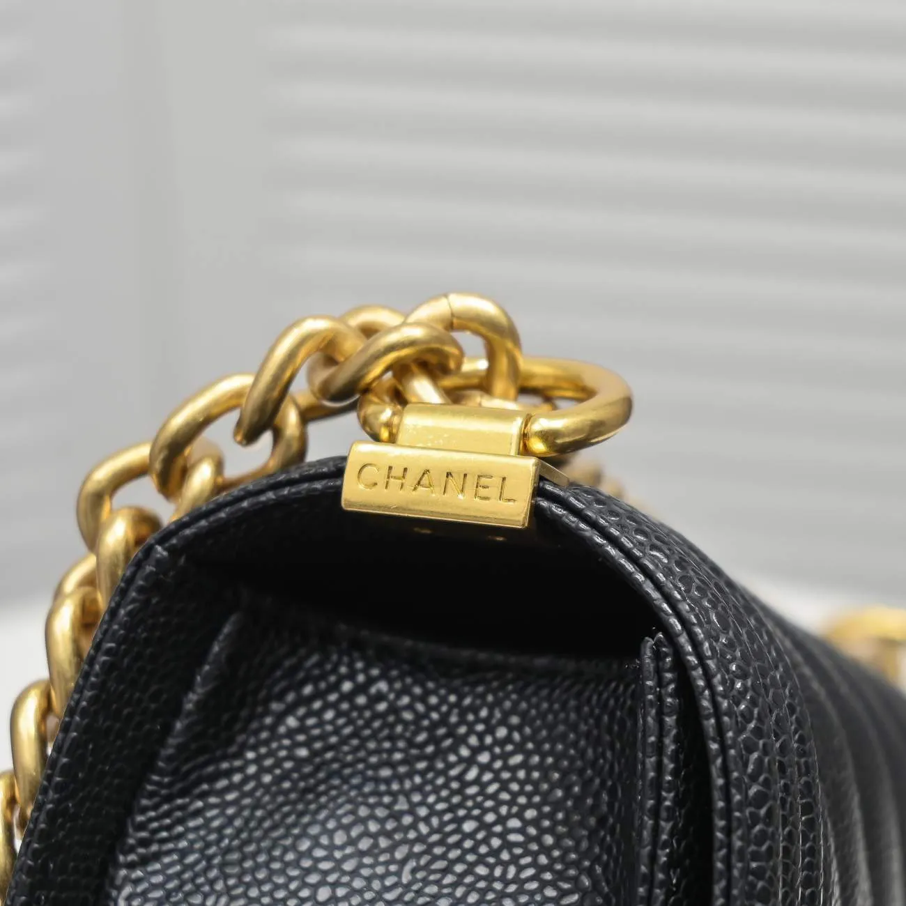 💰420￥ "Full leather inside and out with original hardware" [Smile] Chanel👑 Made of imported ball-grained cowhide [Lightning] thickened electroplated hardware accessories🌈The workmanship is comparable to the original order💪The bottom can be pinched and rebounded without leaving a mark, absolutely spot-on and real-life, fashionable and durable💪💪High-end quality, no pressure in and out of the drill cabinet💏, size 25*15*8cm, model number: 67086V