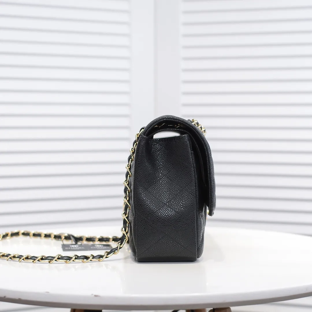💰480￥[Color] Chanel [Color] Century classic, carefully crafted with exquisite workmanship in every stitch and thread, imported caviar cowhide with original hardware, full rhombus 💯The shape and softness of the whole bag are particularly perfect 👍👍😔😔Classic and irresistible, size: 30X18X8cm, style number: 1113