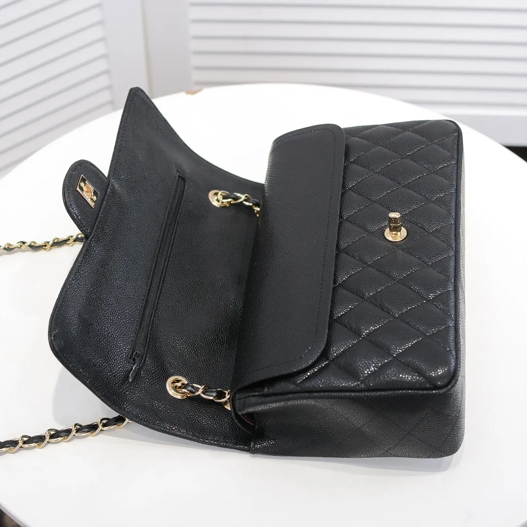 💰480￥[Color] Chanel [Color] Century classic, carefully crafted with exquisite workmanship in every stitch and thread, imported caviar cowhide with original hardware, full rhombus 💯The shape and softness of the whole bag are particularly perfect 👍👍😔😔Classic and irresistible, size: 30X18X8cm, style number: 1113