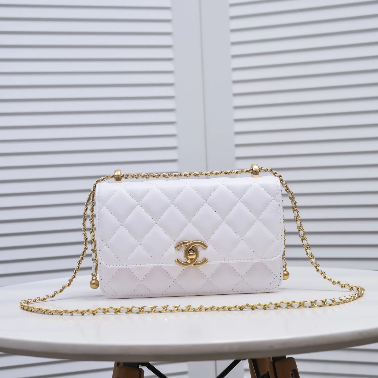 💰380￥Large size😍2021 fragrance⁠⁠⁠⁢Nai‍er‍New⁡Small Double Gold Ball‍‍⁢Can be adjusted⁢⁢⁢ Previously we queued up to see the ⁠⁢⁠中⁡⁡⁡‍⁡⁢‍season⁢⁠festival⁡turn⁠body⁢‍⁢cute⁢sa notice⁡‍⁢I⁠the most‍⁡hottest⁠⁠⁡door ⁠The ⁢⁢double ⁢⁠‍⁡Gold ⁢ball‍⁡Pull ⁠⁠rope mini model ⁢⁡come‍⁠that⁠‍dry⁠‍crisp‍⁠⁢⁢⁠Write a comparison ⁡⁢⁢🌟foot‍inch: the two are almost ⁡‍⁠the same⁠ They are all super ‍⁢real ⁢⁠‍ using ‍⁡foot⁢⁠⁢inch! It can be used to store mobile phones, keys, card bags, air mattresses, etc. ~ Super practical! The double gold ball mini is a little thicker, but the actual capacity is poor. Not much. Leather quality: both are made from cow leather, which is durable. Fuck ⁢⁡ but ⁡⁢⁡⁢ it doesn’t feel exactly the same ⁢⁢⁠, the ⁠⁢ former ⁠⁡ cat buttonhole season ⁠ ‍⁡ style ⁢ is ⁡⁡⁢ plus ⁢⁡⁢ soft (which is ⁢ my ⁢⁠ quality⁠ ‍) more casual, casual~ I‍⁠I have always felt that Chanel should be like this⁠‍⁡⁢lazy⁠⁠⁠lazy⁠‍⁠‍ ⁠The double gold ball is harder and stiffer, the leather ⁢⁡⁢⁢quality‍⁢ is also ⁢brighter‍‍⁠face⁡⁡a little ⁢⁢‍⁡, and the side ⁠⁢‍⁡⁢more⁡⁢like Leboy’s ⁢⁢⁡feeling⁢~ Four ⁠⁠square, because ⁢⁢⁢this ⁡⁠⁡⁡ is stronger than ⁢‍‍⁢⁢hard⁡⁠⁡so it makes ⁡ more seasonal The style is thicker ⁡Update⁠⁠‍Happy⁠⁠⁡Happy⁠⁡seasonal⁠‍ soft ⁢⁠cow⁡⁠‍⁡leather🌟chain‍: double ⁠⁠⁠gold⁢⁠⁠ball‍ It's a little thinner, maybe it's more convenient, you can change the length freely! Size: 23×14×8cm Style number: 2649