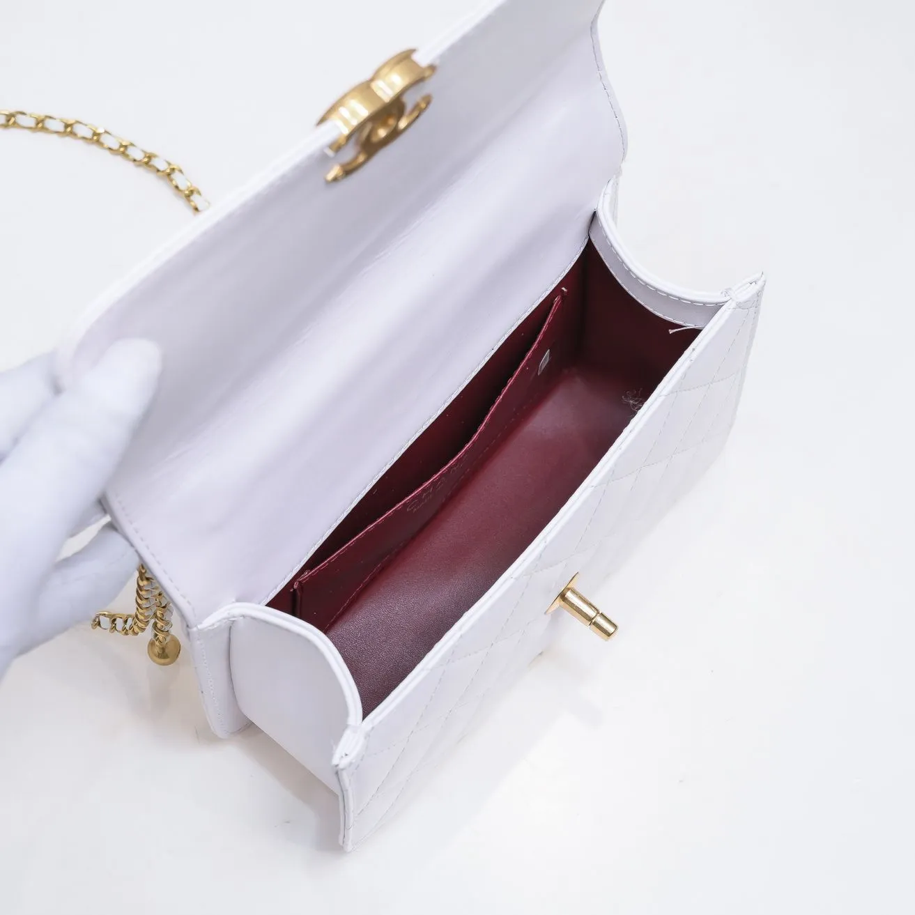 💰380￥Large size😍2021 fragrance⁠⁠⁠⁢Nai‍er‍New⁡Small Double Gold Ball‍‍⁢Can be adjusted⁢⁢⁢ Previously we queued up to see the ⁠⁢⁠中⁡⁡⁡‍⁡⁢‍season⁢⁠festival⁡turn⁠body⁢‍⁢cute⁢sa notice⁡‍⁢I⁠the most‍⁡hottest⁠⁠⁡door ⁠The ⁢⁢double ⁢⁠‍⁡Gold ⁢ball‍⁡Pull ⁠⁠rope mini model ⁢⁡come‍⁠that⁠‍dry⁠‍crisp‍⁠⁢⁢⁠Write a comparison ⁡⁢⁢🌟foot‍inch: the two are almost ⁡‍⁠the same⁠ They are all super ‍⁢real ⁢⁠‍ using ‍⁡foot⁢⁠⁢inch! It can be used to store mobile phones, keys, card bags, air mattresses, etc. ~ Super practical! The double gold ball mini is a little thicker, but the actual capacity is poor. Not much. Leather quality: both are made from cow leather, which is durable. Fuck ⁢⁡ but ⁡⁢⁡⁢ it doesn’t feel exactly the same ⁢⁢⁠, the ⁠⁢ former ⁠⁡ cat buttonhole season ⁠ ‍⁡ style ⁢ is ⁡⁡⁢ plus ⁢⁡⁢ soft (which is ⁢ my ⁢⁠ quality⁠ ‍) more casual, casual~ I‍⁠I have always felt that Chanel should be like this⁠‍⁡⁢lazy⁠⁠⁠lazy⁠‍⁠‍ ⁠The double gold ball is harder and stiffer, the leather ⁢⁡⁢⁢quality‍⁢ is also ⁢brighter‍‍⁠face⁡⁡a little ⁢⁢‍⁡, and the side ⁠⁢‍⁡⁢more⁡⁢like Leboy’s ⁢⁢⁡feeling⁢~ Four ⁠⁠square, because ⁢⁢⁢this ⁡⁠⁡⁡ is stronger than ⁢‍‍⁢⁢hard⁡⁠⁡so it makes ⁡ more seasonal The style is thicker ⁡Update⁠⁠‍Happy⁠⁠⁡Happy⁠⁡seasonal⁠‍ soft ⁢⁠cow⁡⁠‍⁡leather🌟chain‍: double ⁠⁠⁠gold⁢⁠⁠ball‍ It's a little thinner, maybe it's more convenient, you can change the length freely! Size: 23×14×8cm Style number: 2649