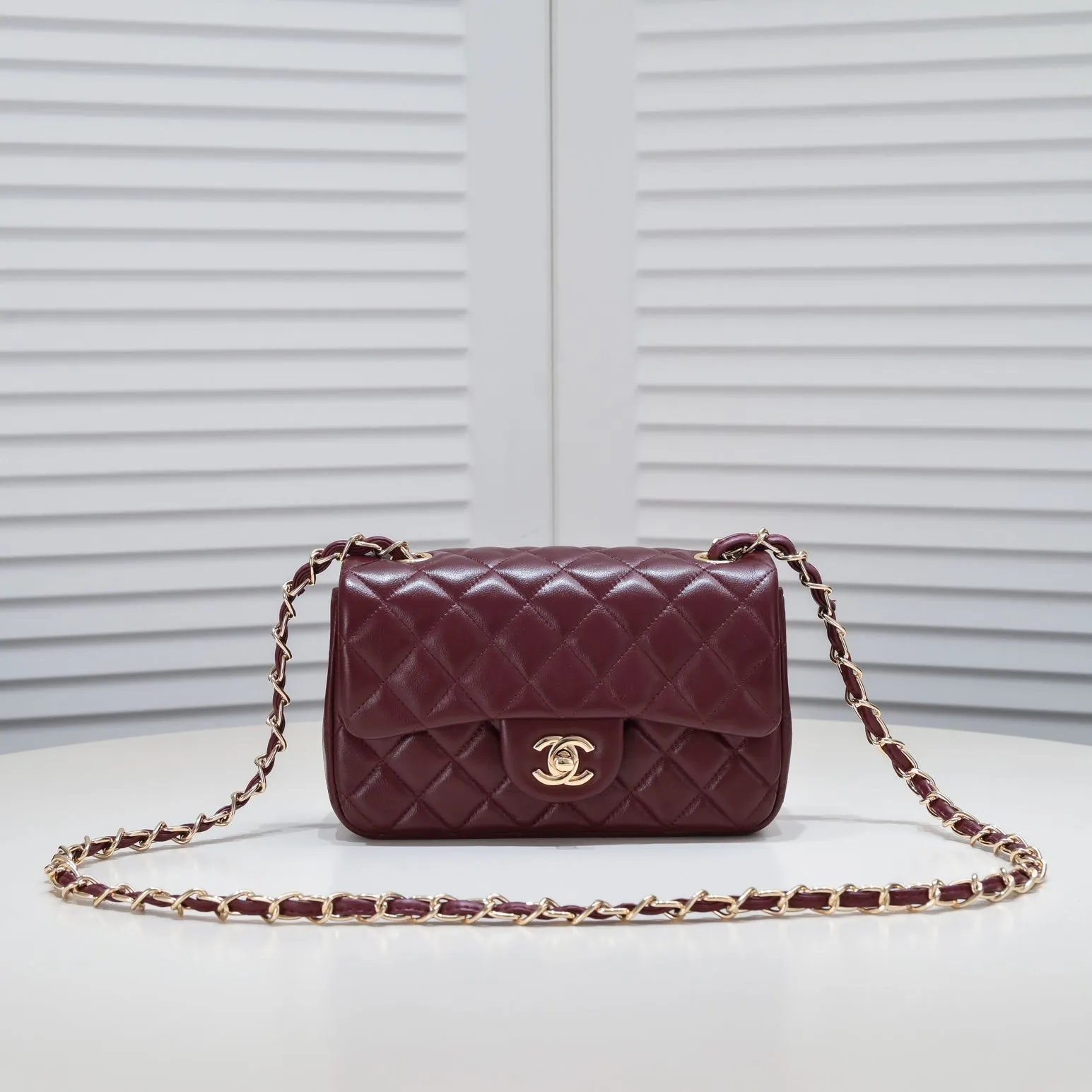 💰320￥Maroon CF versatile lambskin🌹 Chanel💃🏻‼ ️Eternal classic style [shy] noble temperament💃🏻favorite of celebrities🌟soft leather and high-end👍counter hardware exquisite workmanship to reject flaws [strong] both dazzling and feminine 😝[strong] luxurious and durable🌟Size: 20*14*7cm Style number: 1116