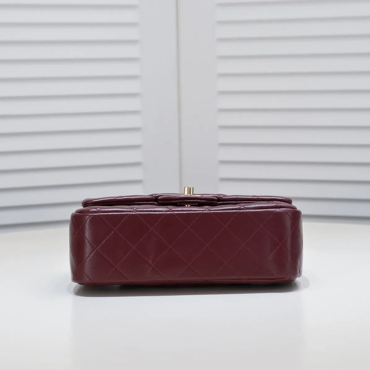 💰320￥Maroon CF versatile lambskin🌹 Chanel💃🏻‼ ️Eternal classic style [shy] noble temperament💃🏻favorite of celebrities🌟soft leather and high-end👍counter hardware exquisite workmanship to reject flaws [strong] both dazzling and feminine 😝[strong] luxurious and durable🌟Size: 20*14*7cm Style number: 1116