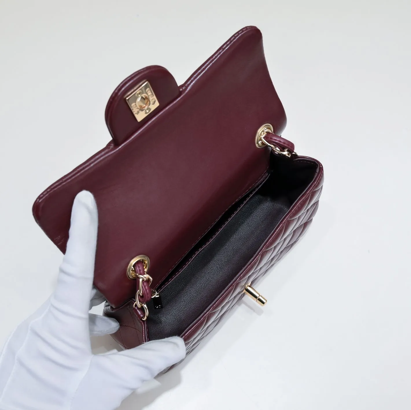 💰320￥Maroon CF versatile lambskin🌹 Chanel💃🏻‼ ️Eternal classic style [shy] noble temperament💃🏻favorite of celebrities🌟soft leather and high-end👍counter hardware exquisite workmanship to reject flaws [strong] both dazzling and feminine 😝[strong] luxurious and durable🌟Size: 20*14*7cm Style number: 1116