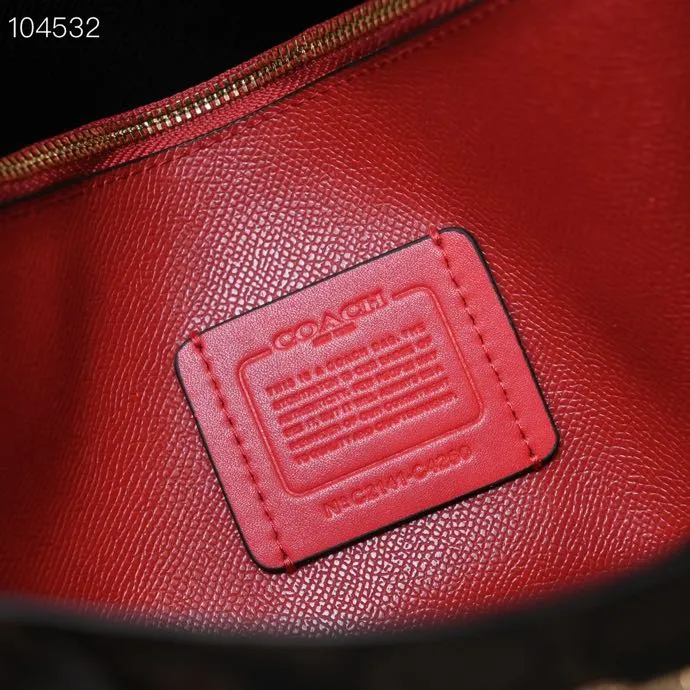 P340 [Top original order] Coach's new Mollie tote tote bag, small size c4250. Small tote bags are very popular recently~ It has a tote shape and is very delicate and compact. The presbyopic color is particularly classic, and the compartment has a zipper, which is very practical! Size:25*19*12cm