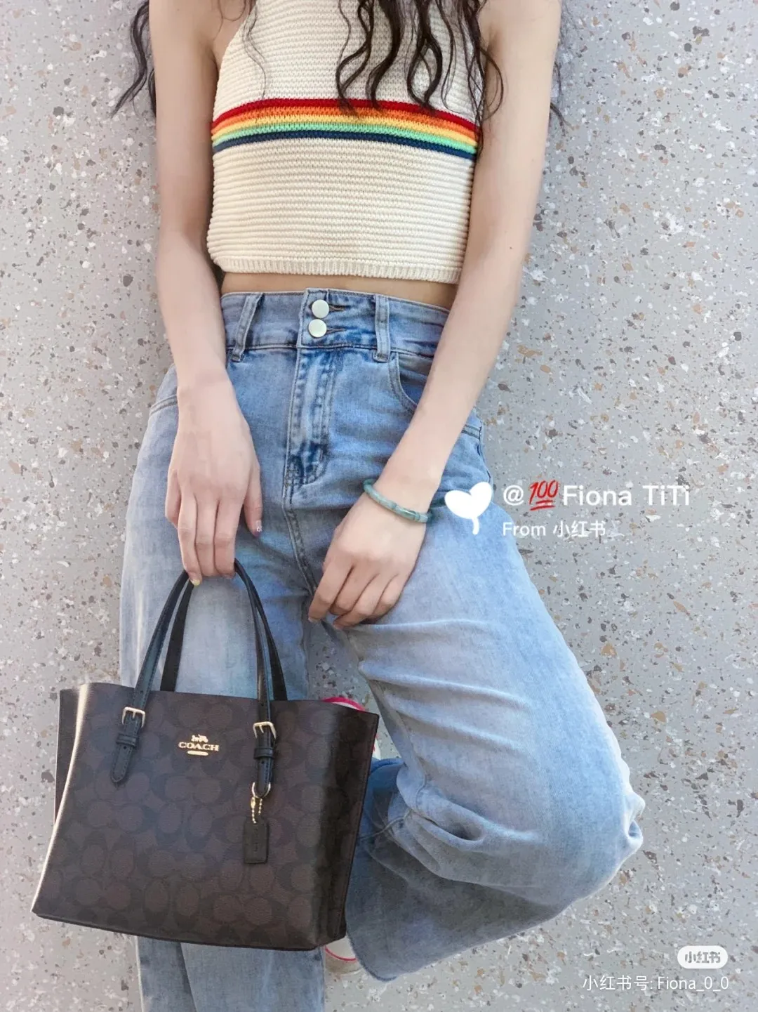 P340 [Top original order] Coach's new Mollie tote tote bag, small size c4250. Small tote bags are very popular recently~ It has a tote shape and is very delicate and compact. The presbyopic color is particularly classic, and the compartment has a zipper, which is very practical! Size:25*19*12cm