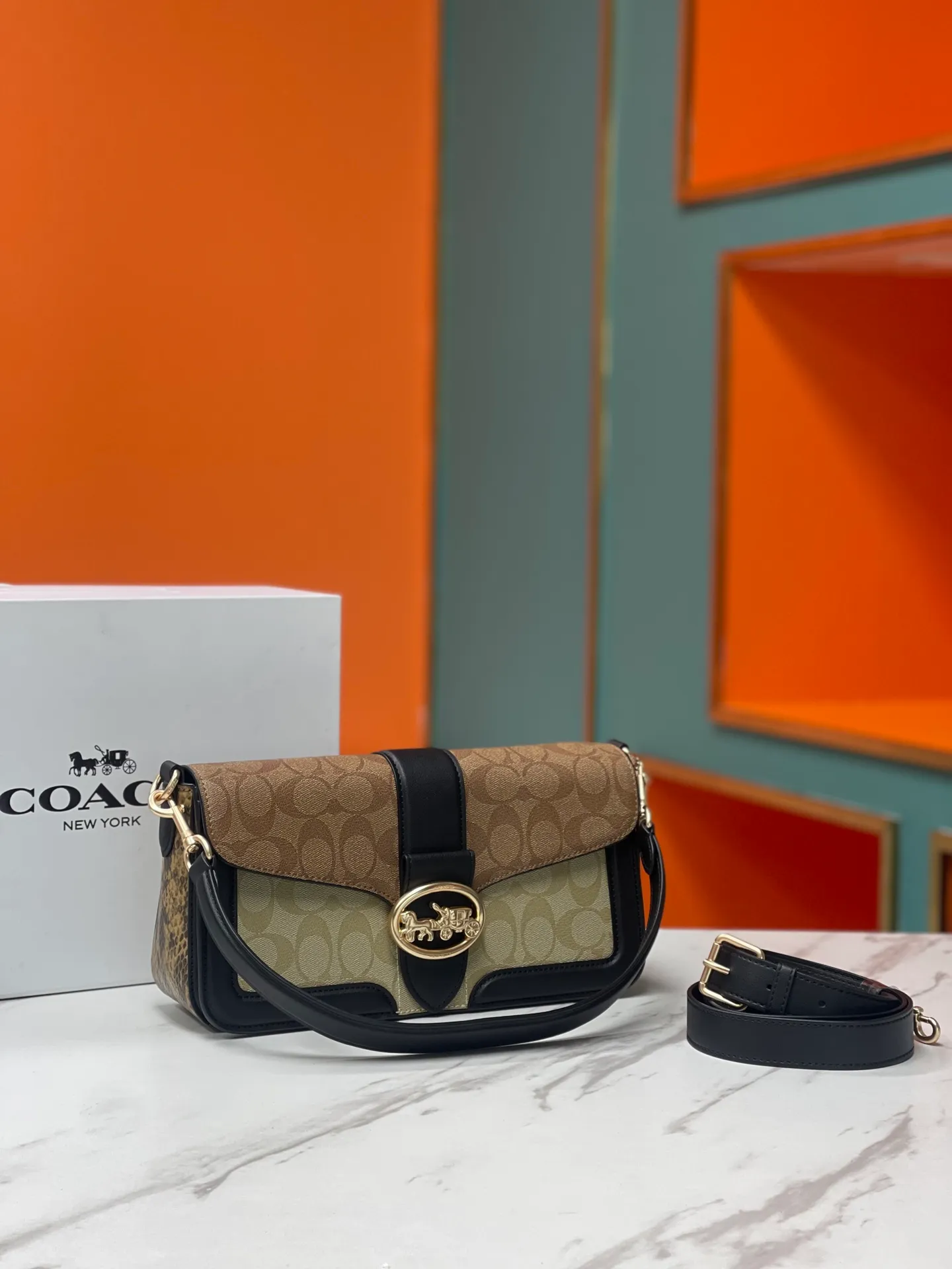 Top original order, batch 540💰coach/new model 💃Model 5509 is available at the counter simultaneously, the outlet style Tabby is about to become my favorite bag when going out on the street. The first time I got it, I thought it must be a hot item. The color is great, it can be worn under the armpits, and it can be worn with a small suit under the armpits in a medieval style. A cool and handsome girl walks. Approximate size: (There is an error of 1-3 cm due to manual measurement) 27x15x8 cm
