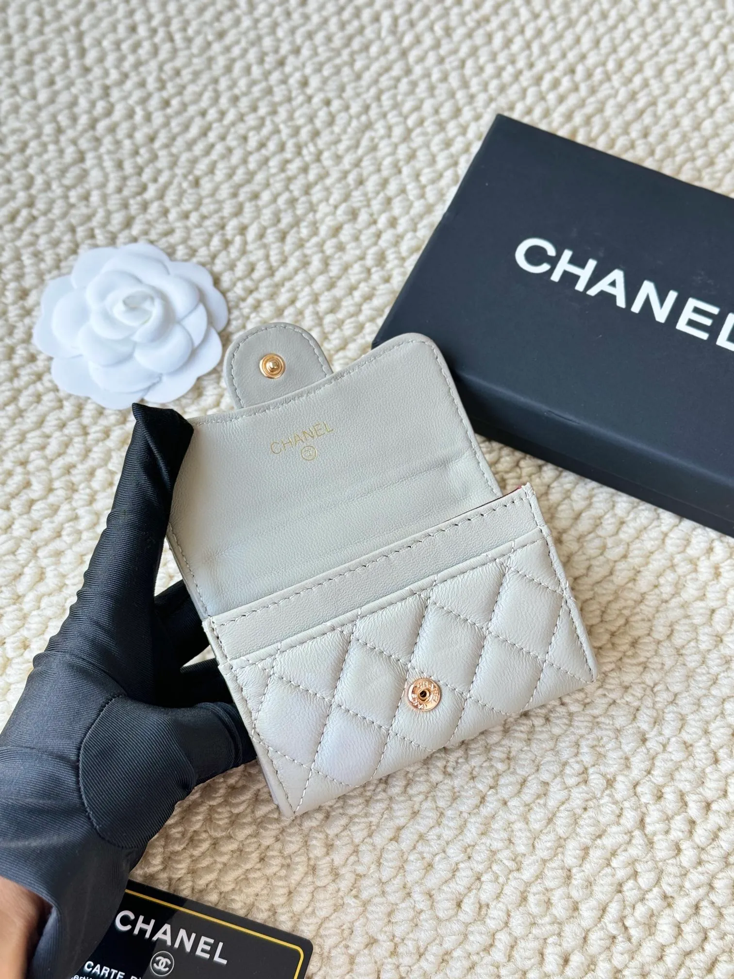💰120 chanel lambskin model number: AP458 The most classic card holder, coin purse, Chanel classic flap card holder. Sheepskin series card holder and coin purse in one, with slip pocket on the back. Size: 7.5 × 11.3 × 2.1 cm