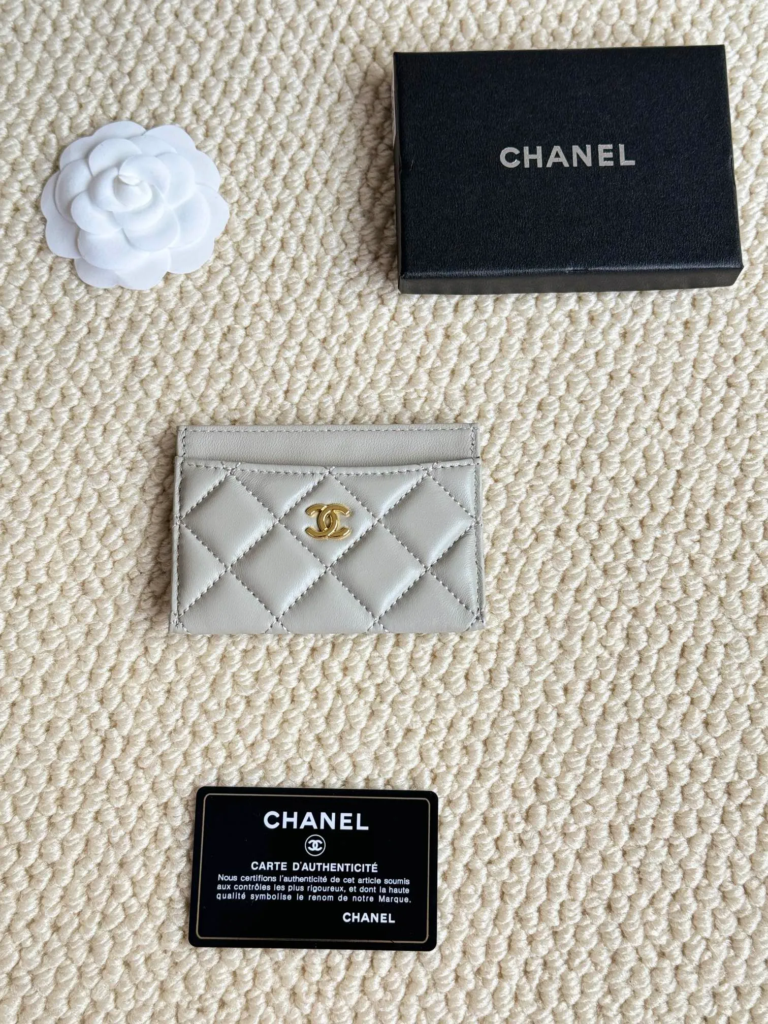 💰100Chanel Chanel counter classic card holder Model number: AP456 Made of sheepskin, a classic and timeless mini card holder. Super cute😍 Size: 7.5×11.2×0.5cm Fine workmanship and high-end quality
