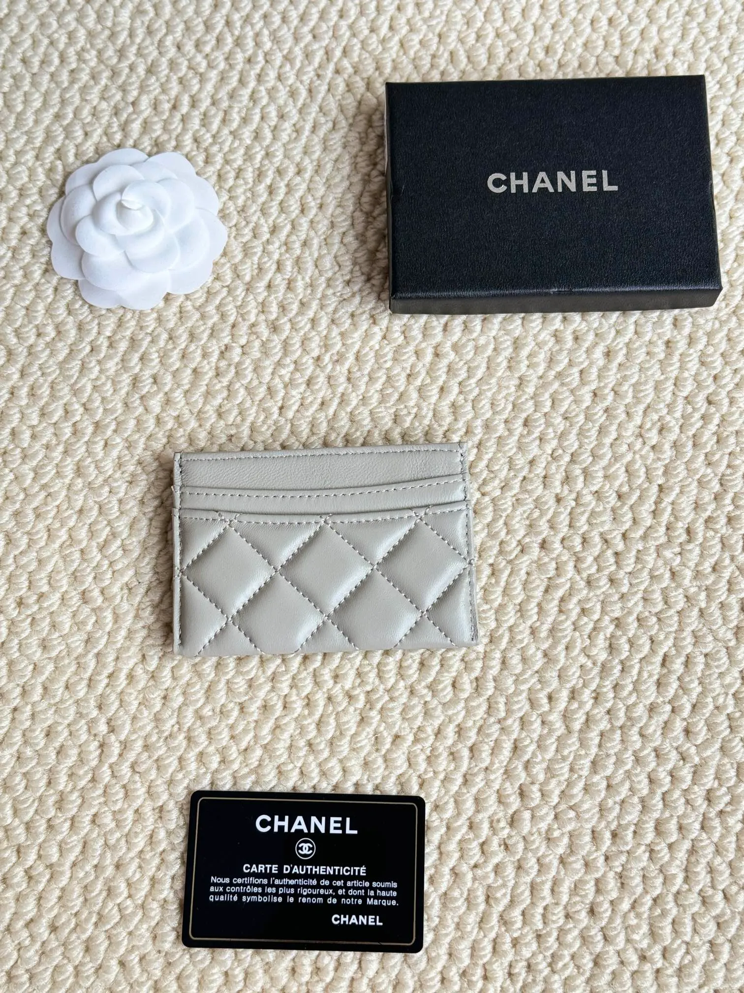 💰100Chanel Chanel counter classic card holder Model number: AP456 Made of sheepskin, a classic and timeless mini card holder. Super cute😍 Size: 7.5×11.2×0.5cm Fine workmanship and high-end quality