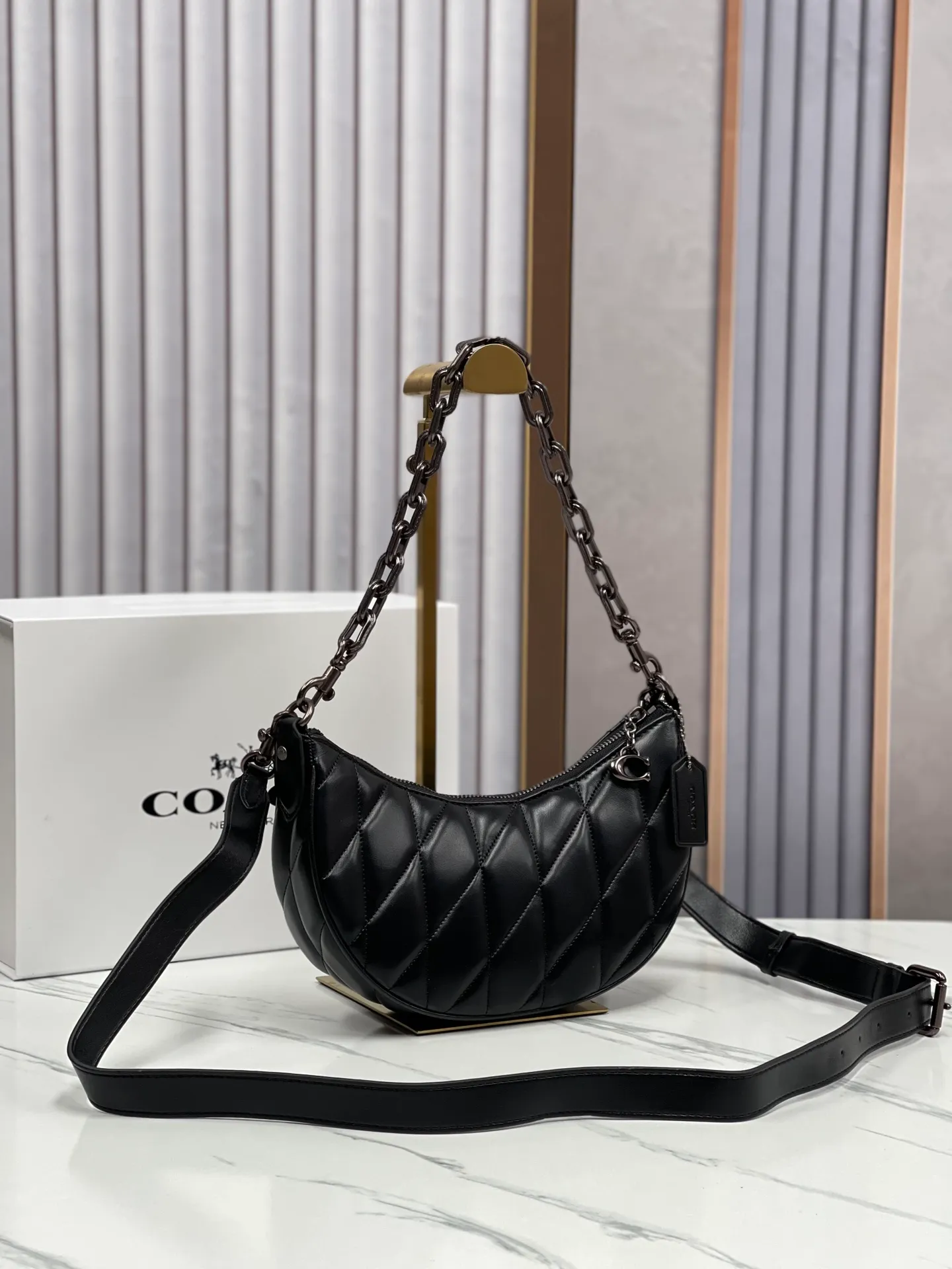 Top original order p460💰COACH/Coach’s new women’s bag armpit bag PILLOW quilted MIRA shoulder bag model CP396. Dimensions 23×16×6.