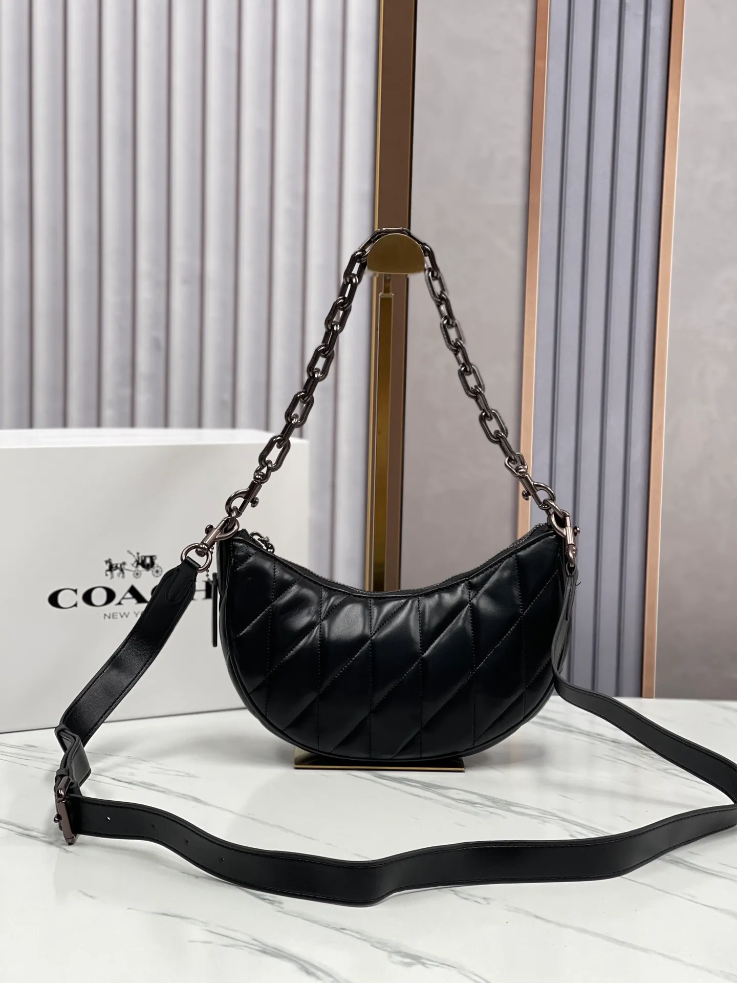 Top original order p460💰COACH/Coach’s new women’s bag armpit bag PILLOW quilted MIRA shoulder bag model CP396. Dimensions 23×16×6.