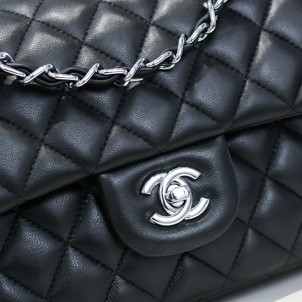 💰420￥Chanel🔥Exclusive quality real shot shipment✈️Official website updated simultaneously👑Chanel sheep pattern classic style with original hardware, summer style is coming💋CHANEL ‼ ️Crossbody bag, sheepskin with red lining🌸‼ ️ 🙈Fashion new favorite🙈 Size: 25.5*16*6.5. Style number: 1112 sheepskin