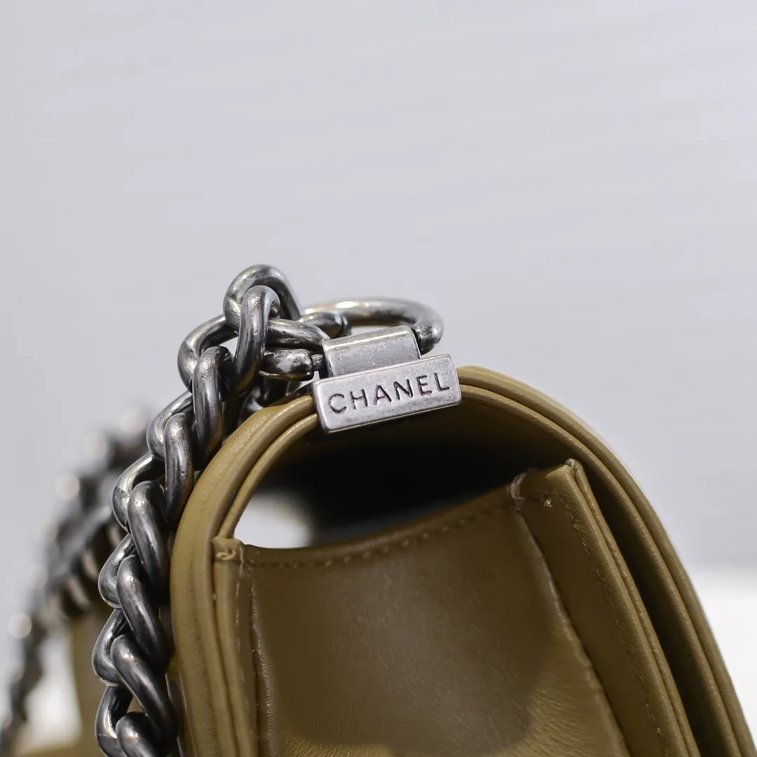 💰400￥ (Full sheepskin with original hardware) [Smile] Chanel Chanel 👑 Lambskin [Lightning] Thickened electroplated hardware accessories 🌈 The workmanship is comparable to the original order 💪 The bottom can be pinched and rebounded without trace, absolutely spot-on and real-life, fashionable and durable 💪💪 High-end quality, no pressure in and out of the drill cabinet 💏, size 20*12*7cm, style number 67085