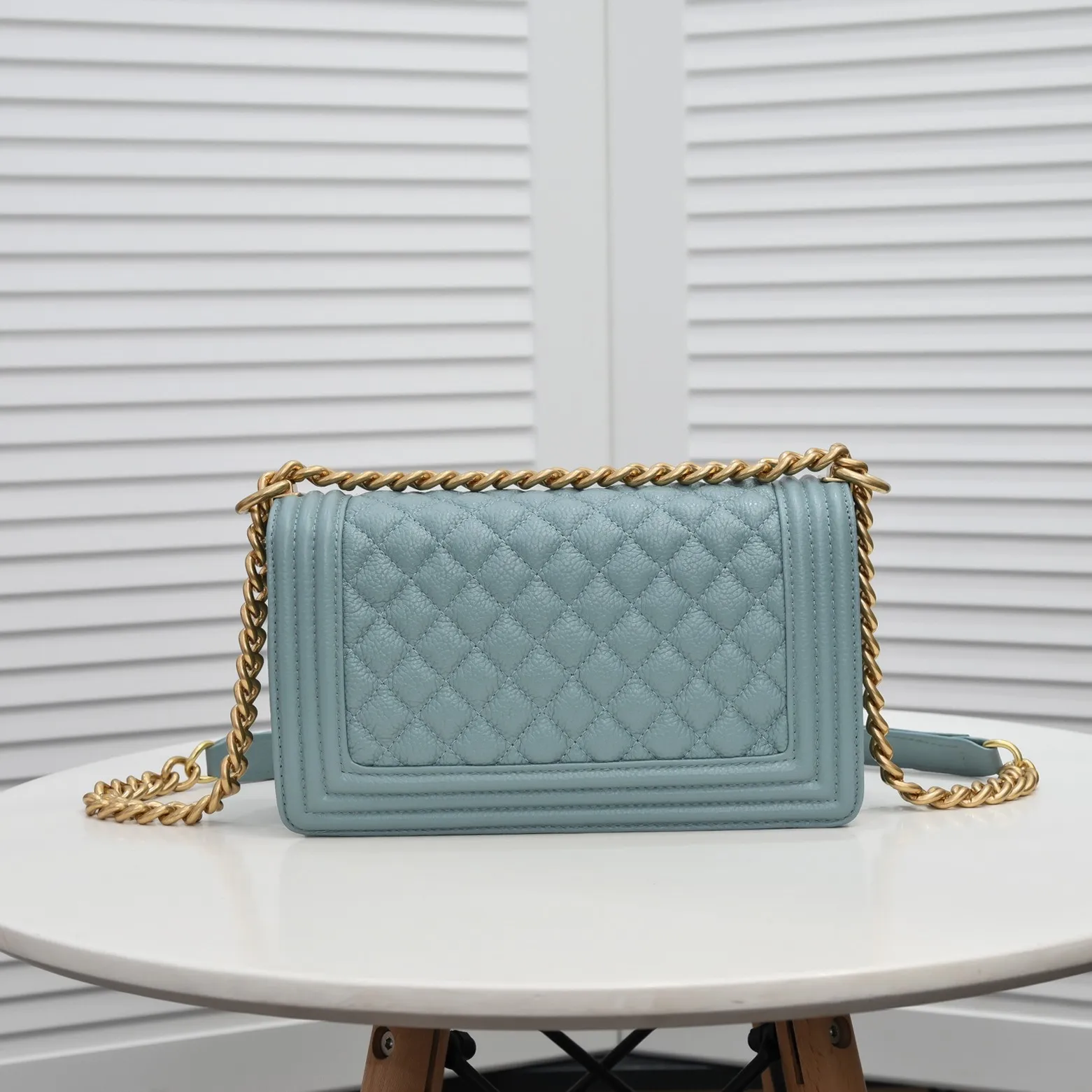 💰460￥ "Full leather inside and out with original hardware" Chanel👑 Using imported first-layer cowhide with lychee pattern [color] [lightning] thickened electroplated hardware accessories🌈The workmanship is comparable to the original order💪The bottom can be pinched and rebounded without trace, absolutely spot-on and real-life, fashionable and durable💪💪High-end quality, no pressure in and out of the drill cabinet💏, size 25*15*8cm Style number: 67086