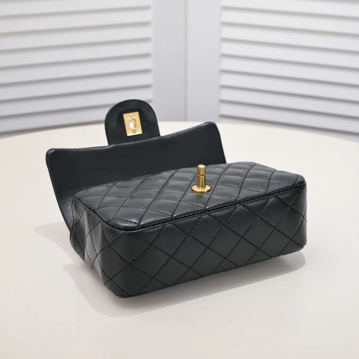 💰400￥♨️♨️Chanel 22B’s latest Mini CF handle hardware embellished handbag, new AS2431 classic diamond flap bag, decorated with exquisite classic chain and handbag, delicate sheepskin: embellishment handbag, stand out, interpretation of timeless elegance. Style number: New AS2431 Size: 20x12x6cm