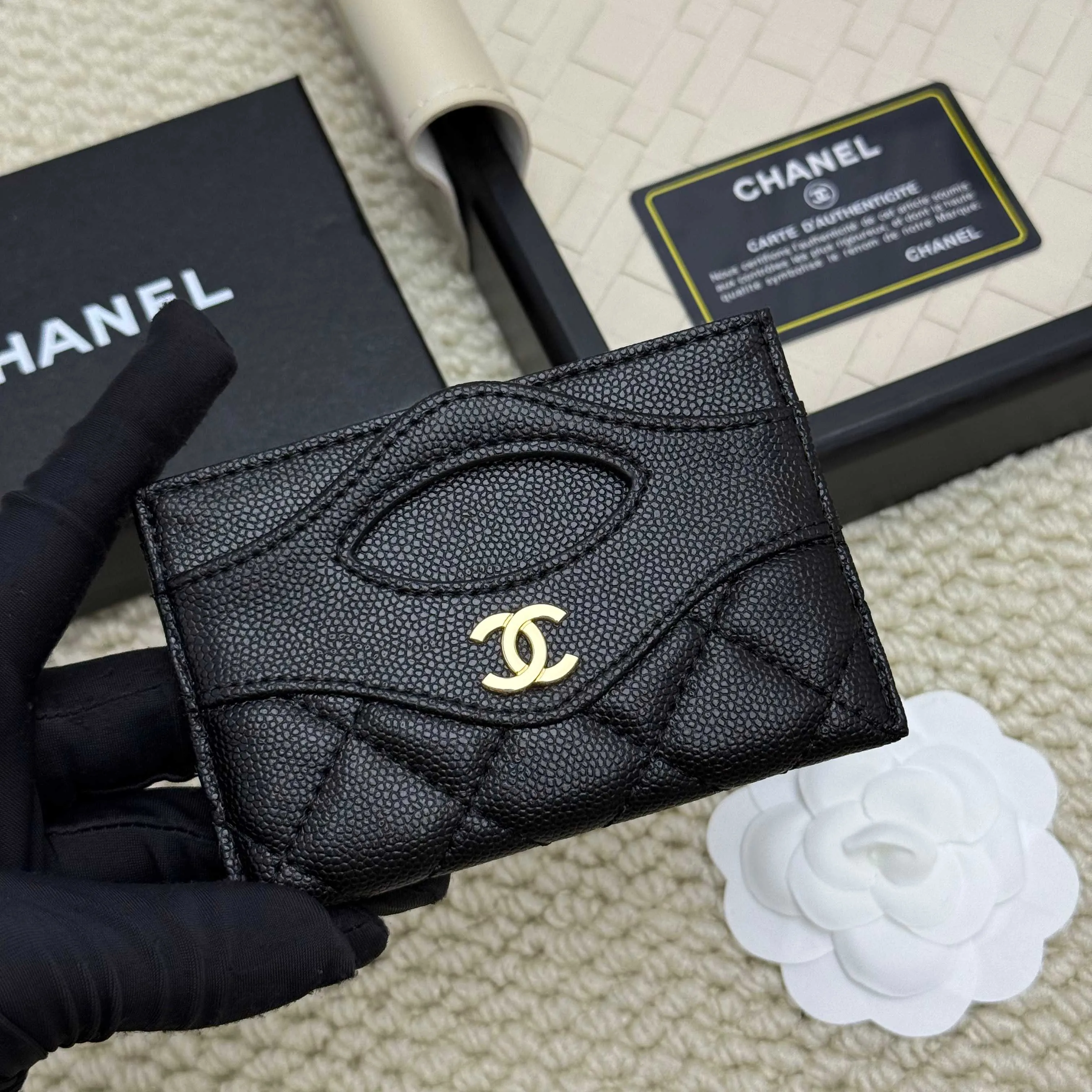 💰110 Chanel's new model, model: AP7776 31 card holder, sheepskin ball pattern. This new 31 card holder comes in several cute pink colors and can hold 6 or 7 cards no problem❣️ Size: 8*11