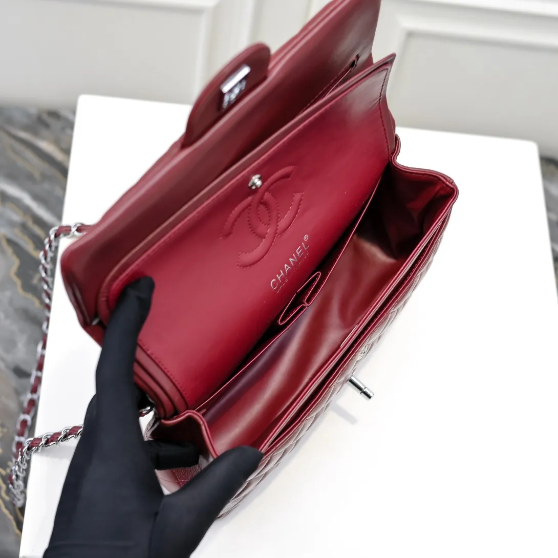 💰420￥Chanel🔥Exclusive quality real shot shipment✈️Official website updated simultaneously👑Chanel sheep pattern classic style with original hardware, summer style is coming💋CHANEL ‼ ️Crossbody bag, sheepskin with red lining🌸‼ ️ 🙈Fashion new favorite🙈 Size: 25.5*16*6.5. Style number: 1112 sheepskin