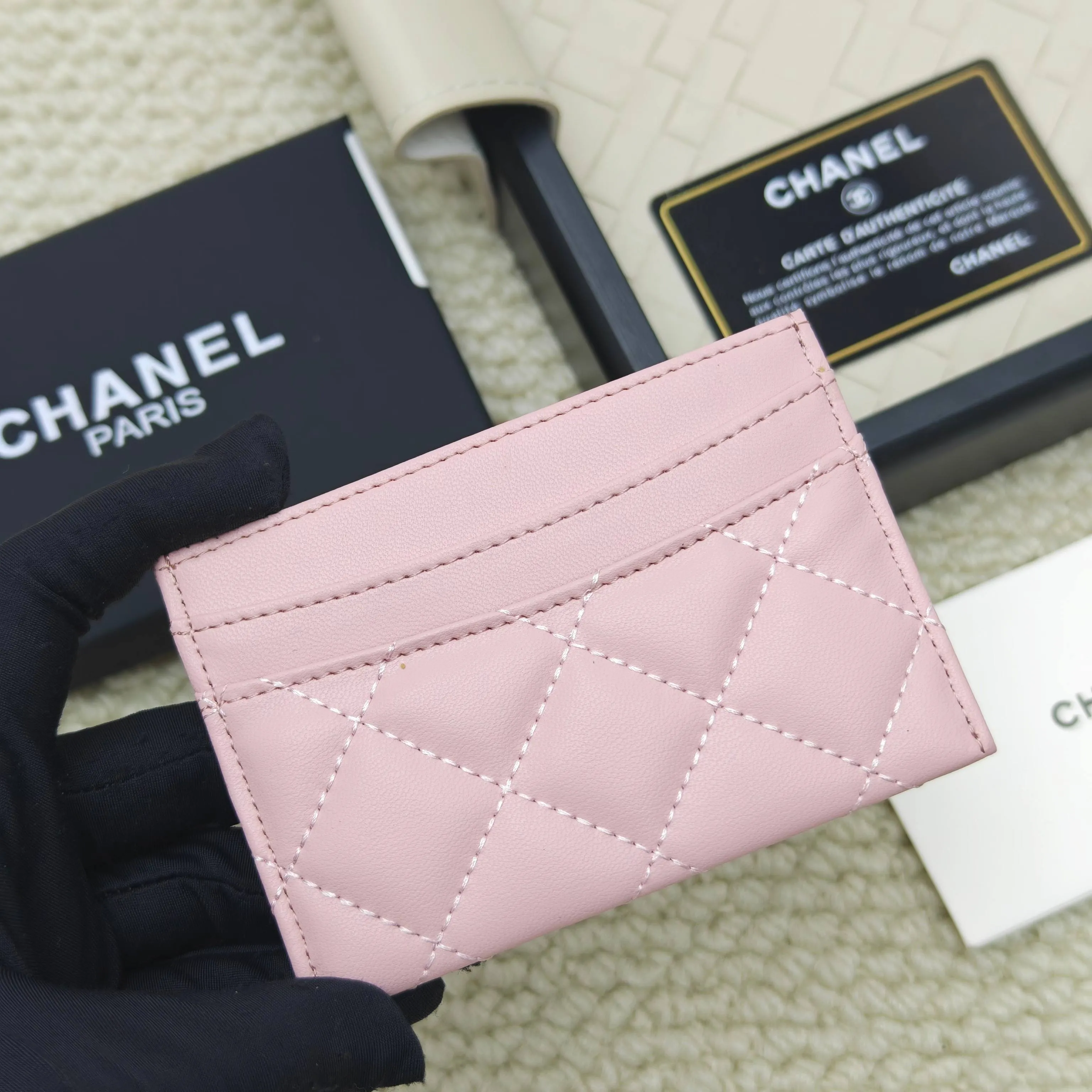 💰100Chanel Chanel counter classic card holder Model number: AP456 Made of cowhide caviar, a classic and timeless mini card holder. Super cute😍 Size: 7.5×11.2×0.5cm Fine workmanship and high-end quality