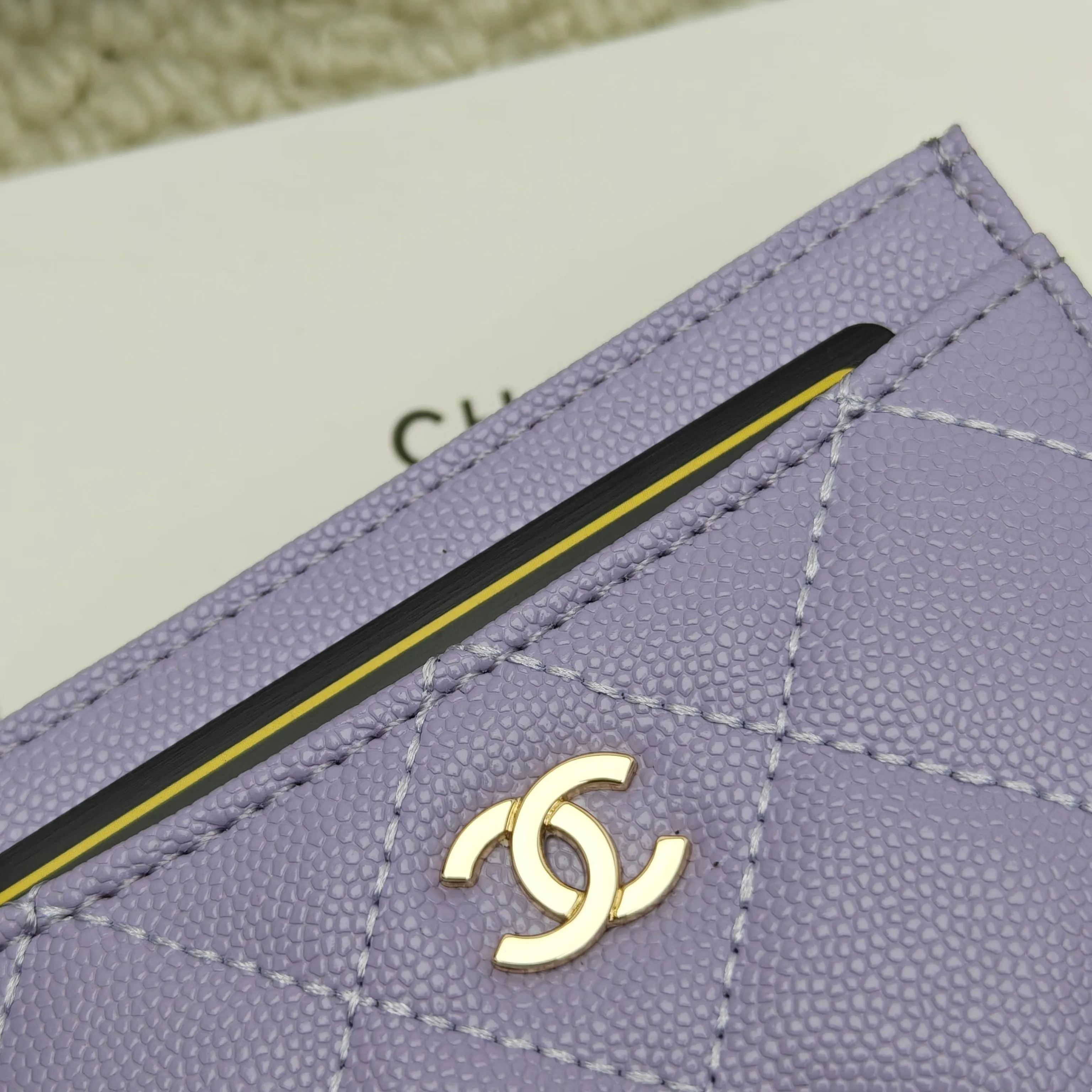 💰100Chanel Chanel counter classic card holder Model number: AP456 Made of cowhide caviar, a classic and timeless mini card holder. Super cute😍 Size: 7.5×11.2×0.5cm Fine workmanship and high-end quality