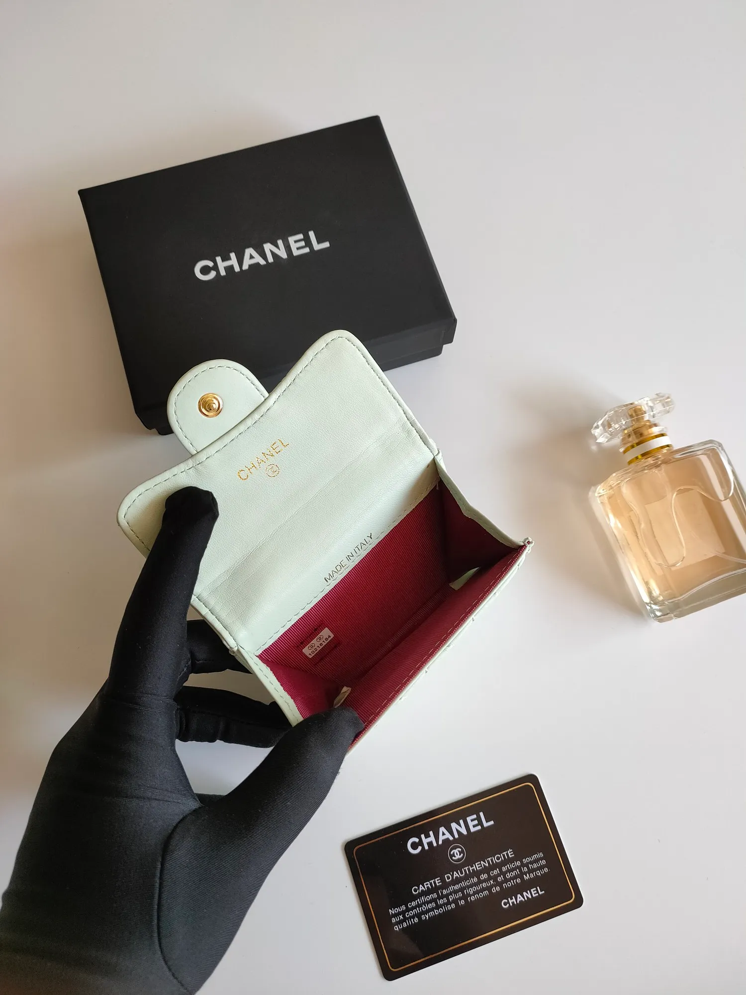 ￥130 CHANEL Chanel classic flap card holder. Imported sheepskin and caviar cowhide, card holder and coin purse integrated, with slip pocket on the back, model number: AP448, size: 7.5 × 11.3 × 2.1 cm