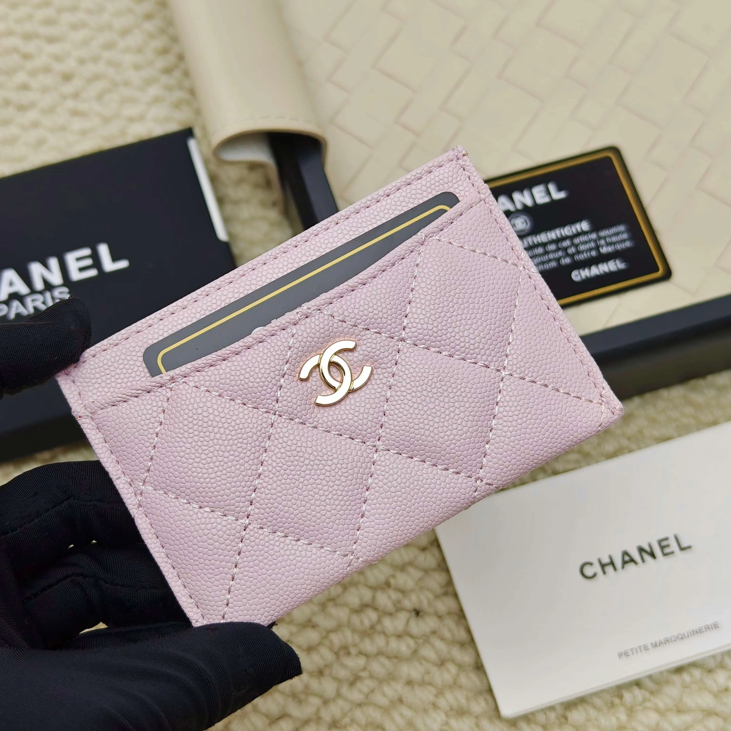 💰100Chanel Chanel counter classic card holder Model number: AP456 Made of cowhide caviar, a classic and timeless mini card holder. Super cute😍 Size: 7.5×11.2×0.5cm Fine workmanship and high-end quality