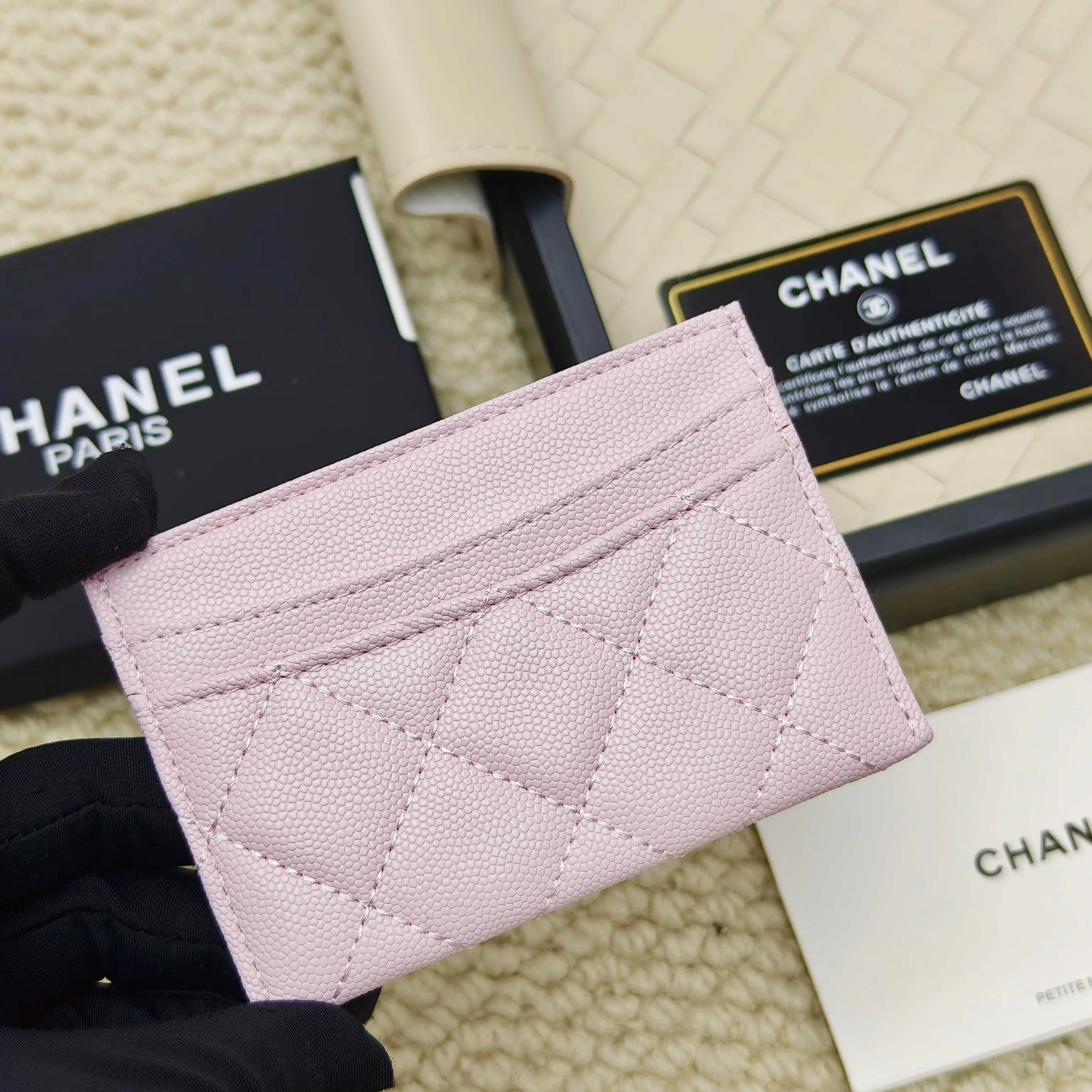 💰100Chanel Chanel counter classic card holder Model number: AP456 Made of cowhide caviar, a classic and timeless mini card holder. Super cute😍 Size: 7.5×11.2×0.5cm Fine workmanship and high-end quality