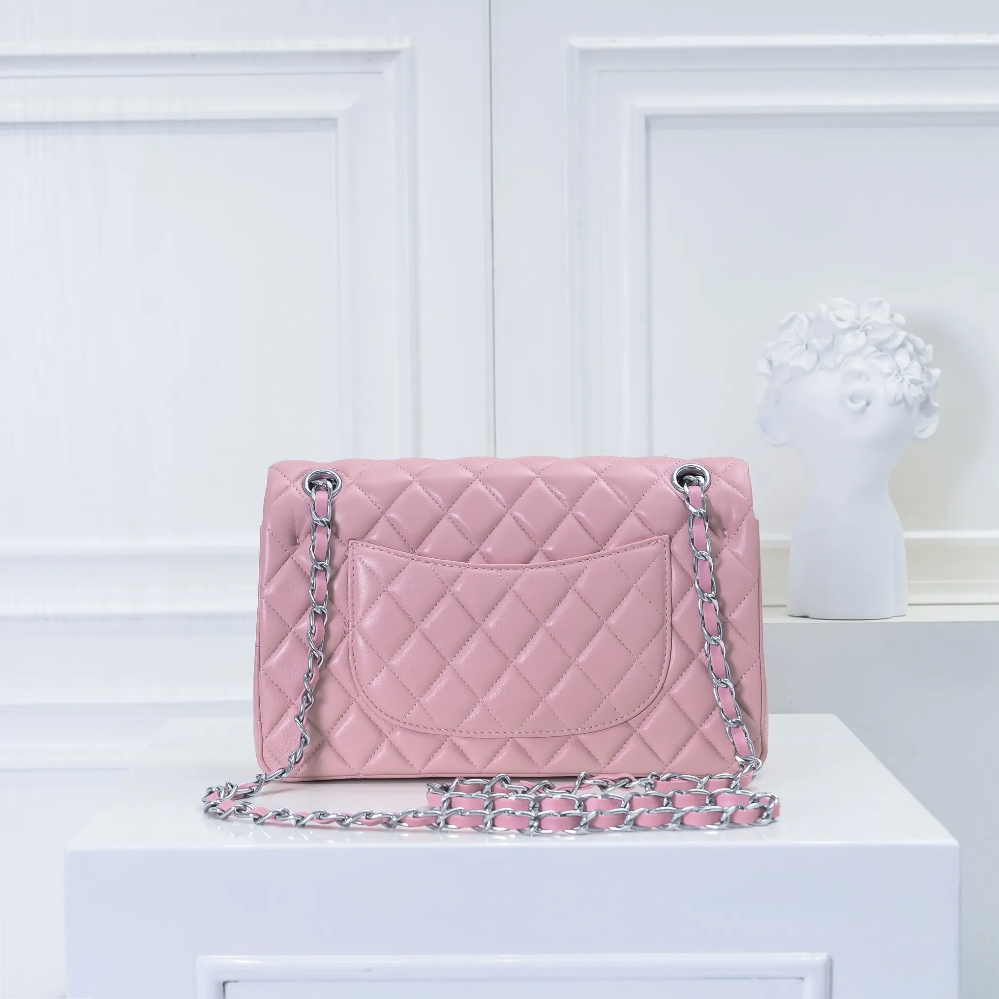 💰420￥Chanel🔥Exclusive quality real shot shipment✈️Official website updated simultaneously👑Chanel sheep pattern classic style with original hardware, summer style is coming💋CHANEL ‼ ️Crossbody bag, sheepskin with red lining🌸‼ ️ 🙈Fashion new favorite🙈 Size: 25.5*16*6.5. Style number: 1112 sheepskin
