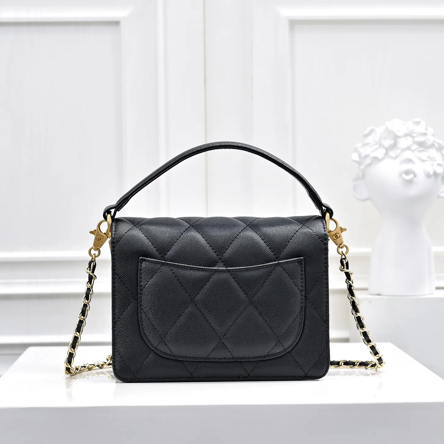 💰430￥Medium size👑CHANEL24k new autumn and winter large, medium and small, unique texture of caviar cowhide. It can be carried by hand or cross-body. The shoulder strap is detachable. It can perfectly match every look of yours, whether it is for daily outings or important occasions. Its classicness and elegance make you stand out from the crowd. Medium size: 19x14cm, style number: 1212