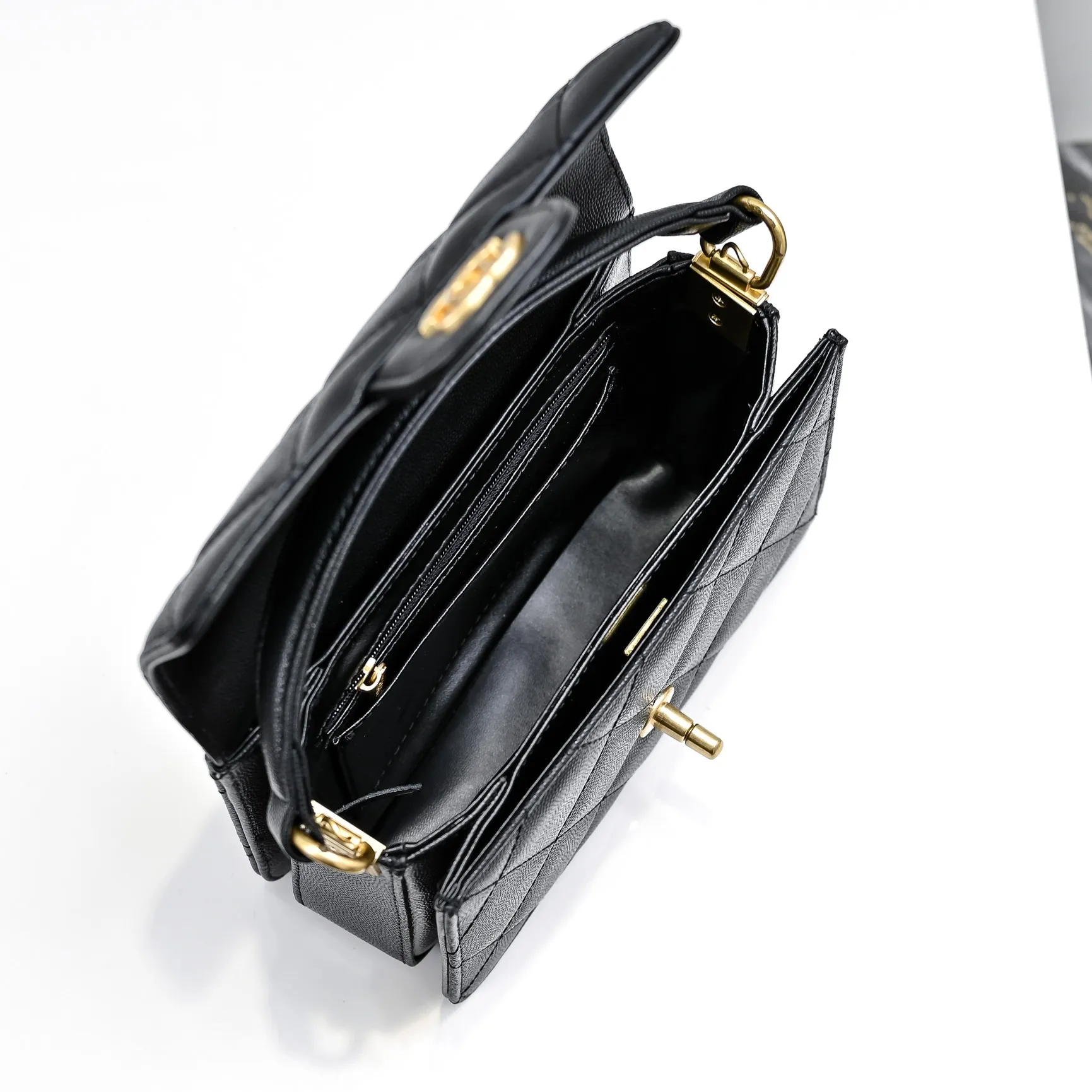 💰430￥Medium size👑CHANEL24k new autumn and winter large, medium and small, unique texture of caviar cowhide. It can be carried by hand or cross-body. The shoulder strap is detachable. It can perfectly match every look of yours, whether it is for daily outings or important occasions. Its classicness and elegance make you stand out from the crowd. Medium size: 19x14cm, style number: 1212