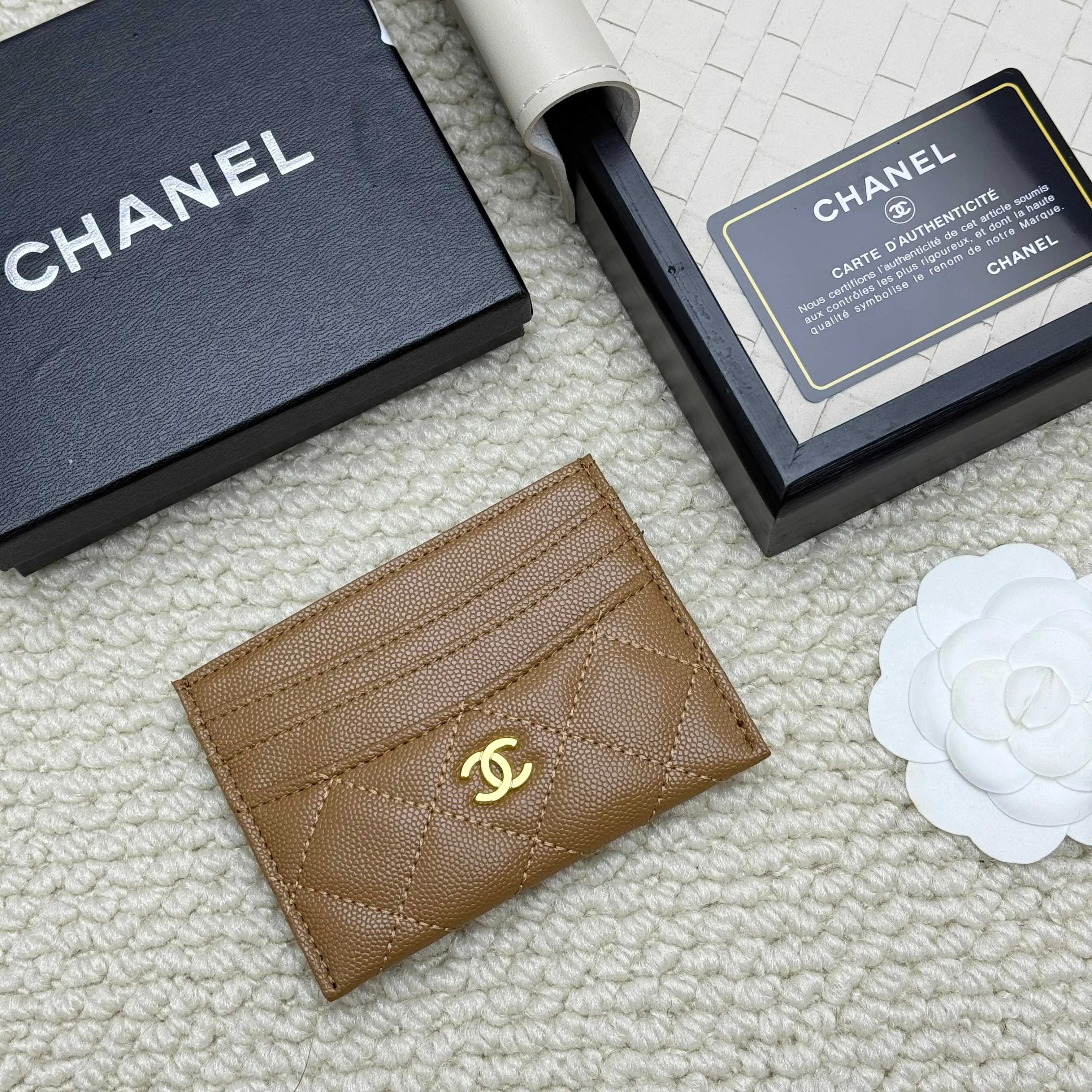 💰110 chanel 2025 new product card holder lambskin, seven card slots, can hold change, imported Italian lambskin + hardware logo, so beautiful, love it. The color is as shown in the picture, easy and fast storage, mini card holder No.: 4472 Size: w11×h10cm