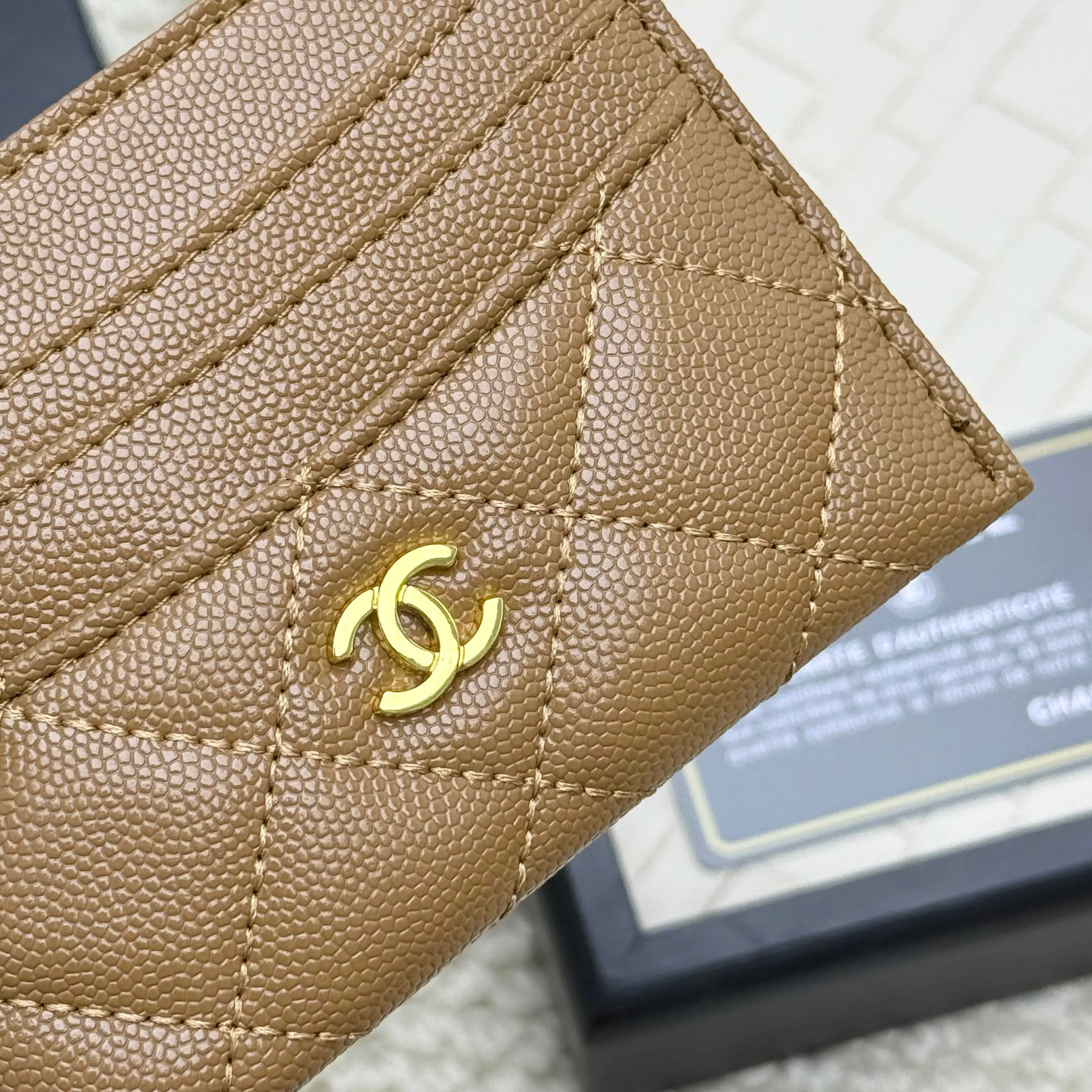 💰110 chanel 2025 new product card holder lambskin, seven card slots, can hold change, imported Italian lambskin + hardware logo, so beautiful, love it. The color is as shown in the picture, easy and fast storage, mini card holder No.: 4472 Size: w11×h10cm