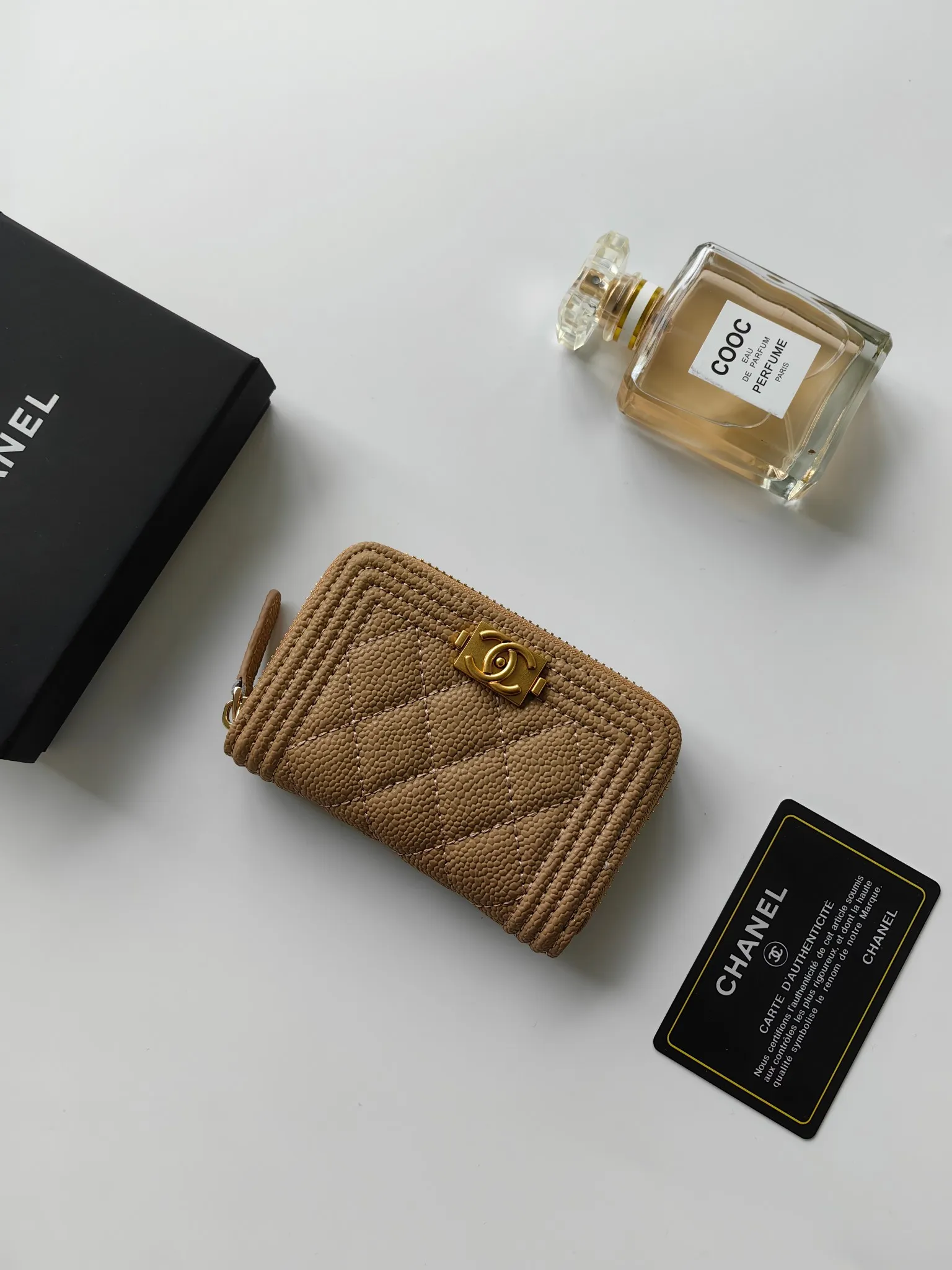 ￥120 Chanel card holder❤Coin purse️❤️Full leather inside and outside. Counter style. Impeccable workmanship details. Adhere to high quality. Style number: A84433 Size: 11.5x8cm