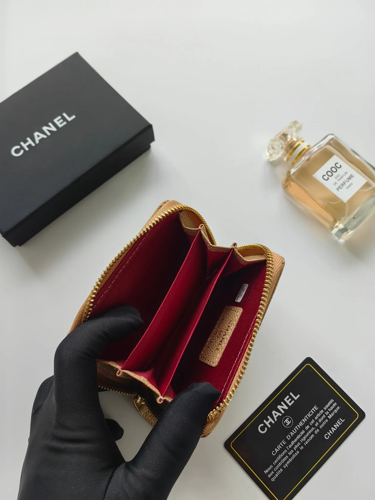 ￥120 Chanel card holder❤Coin purse️❤️Full leather inside and outside. Counter style. Impeccable workmanship details. Adhere to high quality. Style number: A84433 Size: 11.5x8cm