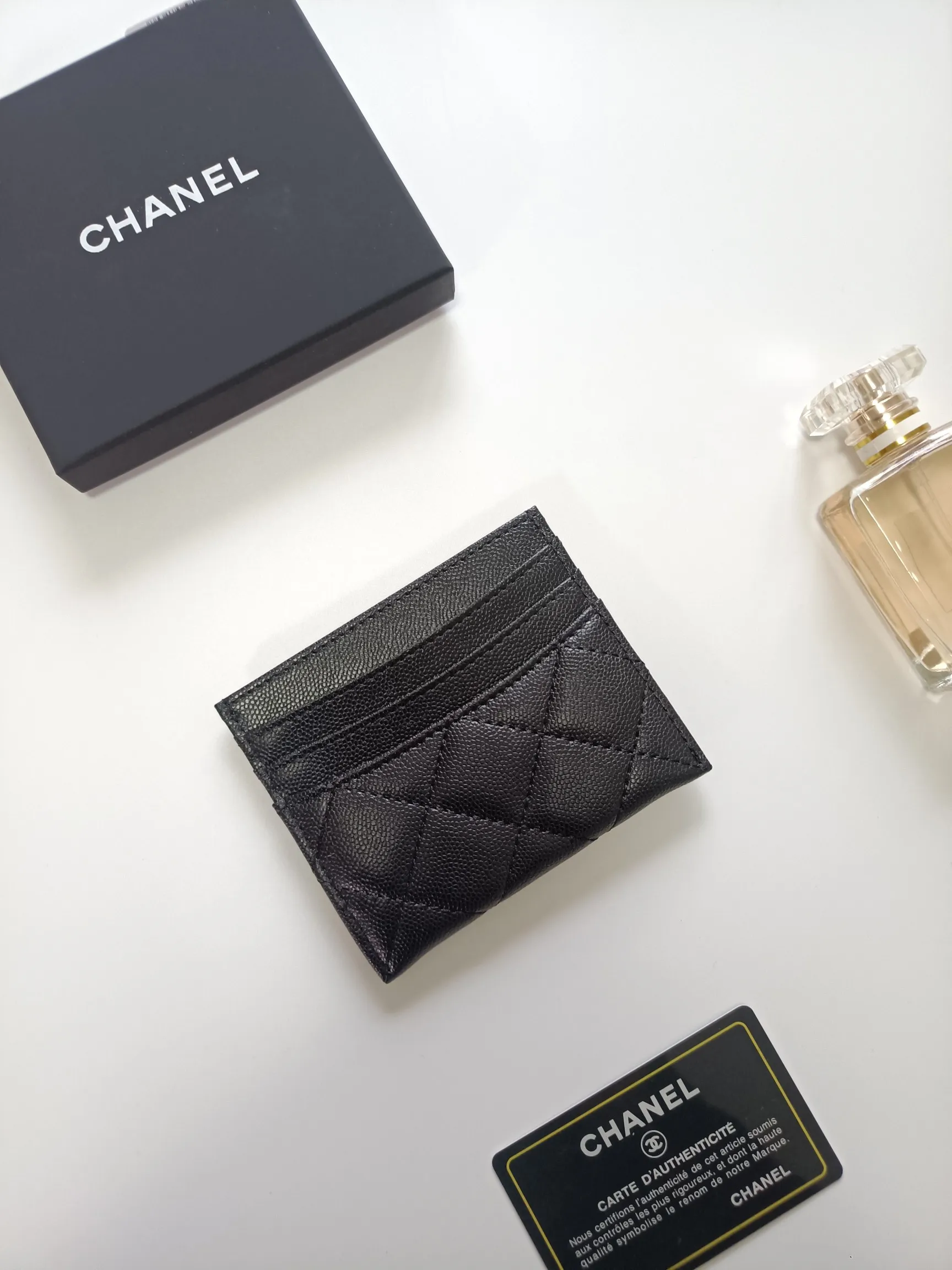 💰100💰 chanel 2025 new product card holder lambskin, seven card slots, can hold change, imported Italian lambskin + hardware logo, so beautiful, love it. The color is as shown in the picture, easy and fast storage, mini card holder No.: AP8964 Size: w11×h10cm