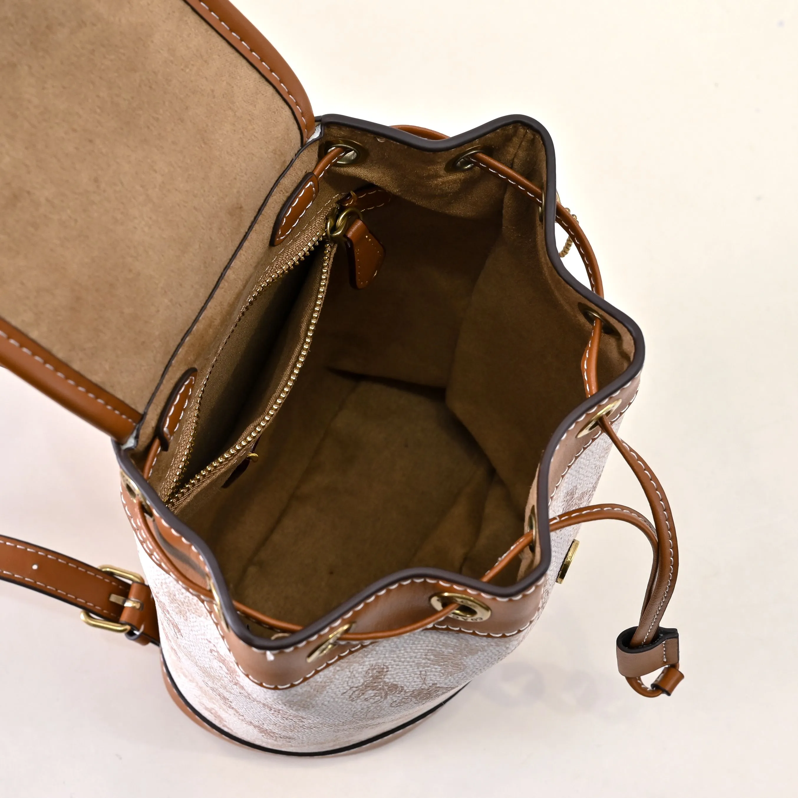 Style number: CAM31 Size: 17*11*22.5cm