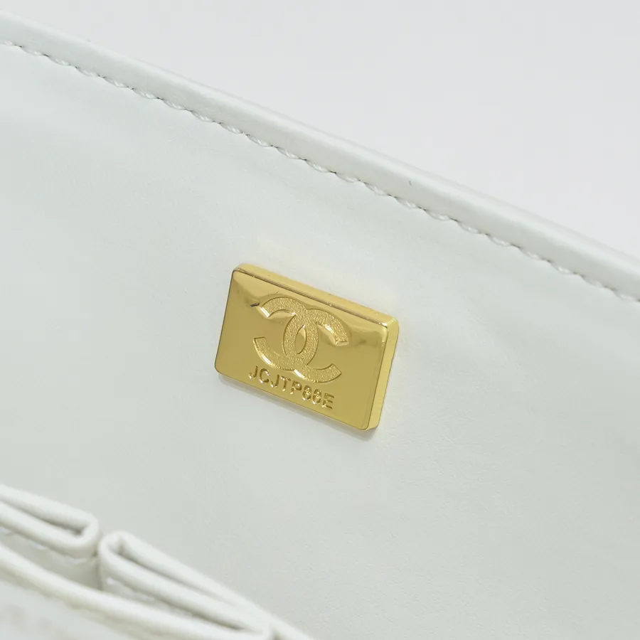 💰460￥ Off-white [color] Chanel [color] century classic, carefully crafted with exquisite workmanship of every stitch and thread, imported sheepskin with original hardware, full diamond pattern 💯The shape of the whole bag is particularly perfect in softness 👍👍😔😔Classic and irresistible, size: 30X18X8cm, style number: 1113