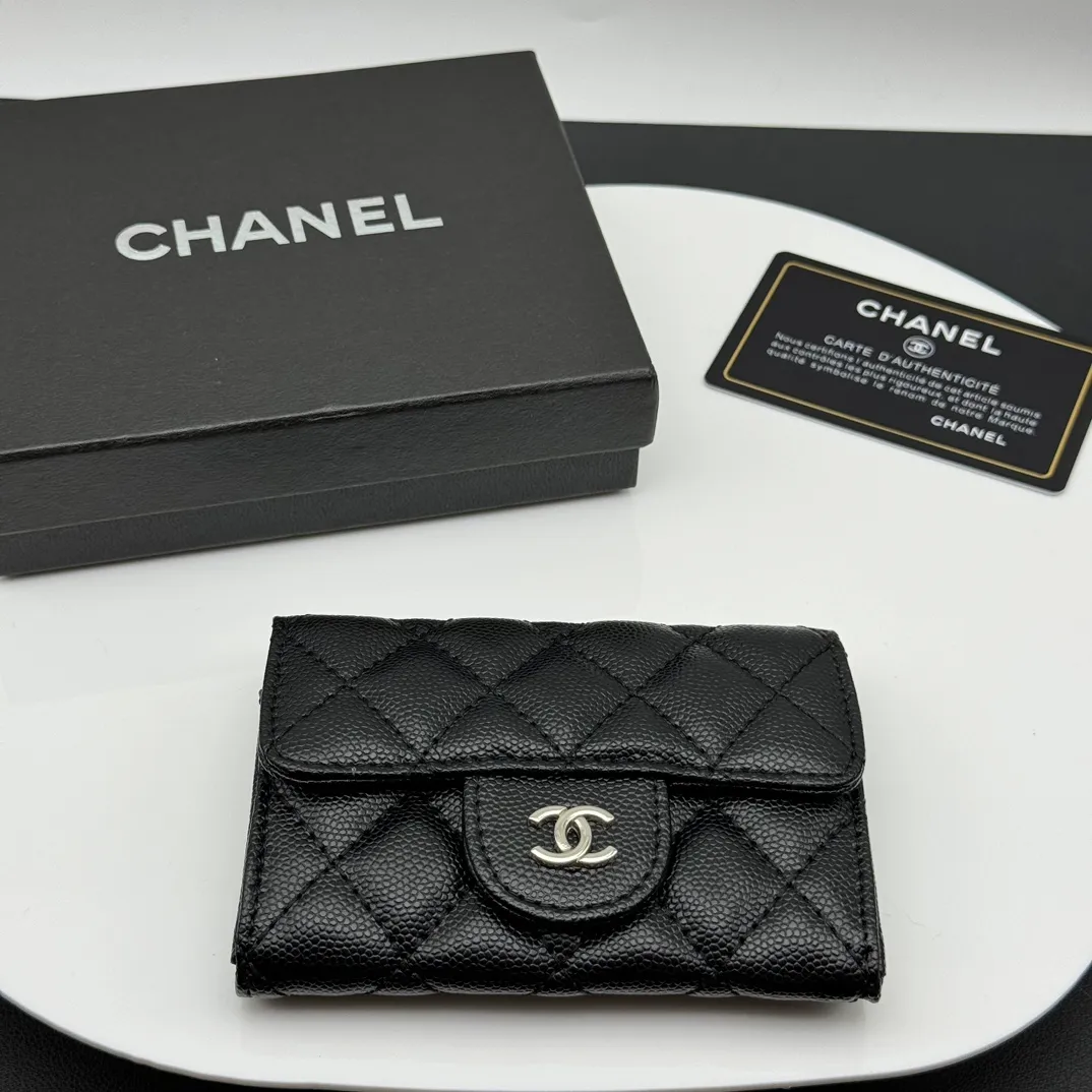 💰130 💎Top quality 💖 𝑪𝑯𝑨𝑵𝑬𝑳 Caviar black/silver 💌 23K classic diamond pattern lambskin Chanel wallet 👛 CHANEL Classic Series Many new cf small card bags have arrived! This card holder has an extra card pocket at the back than the previous classic card holder❤️You can store cards and coins separately😊A very practical coin purse❤️Model number: AP458 Size: 11X7.5X2