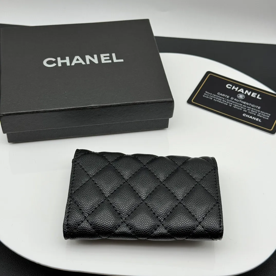 💰130 💎Top quality 💖 𝑪𝑯𝑨𝑵𝑬𝑳 Caviar black/silver 💌 23K classic diamond pattern lambskin Chanel wallet 👛 CHANEL Classic Series Many new cf small card bags have arrived! This card holder has an extra card pocket at the back than the previous classic card holder❤️You can store cards and coins separately😊A very practical coin purse❤️Model number: AP458 Size: 11X7.5X2