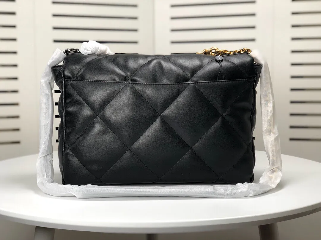 💰480￥The latest popular model of Chanel in large black size is now available📣📣Synchronized with counters🤭Imported cowhide🐂feels very soft. The upper body effect is super good, it can be carried by hand, on one shoulder or cross-body, showing the elegance and charm of women. Hurry up and get it. Style number: 9012. Size: 36*24*14cm.